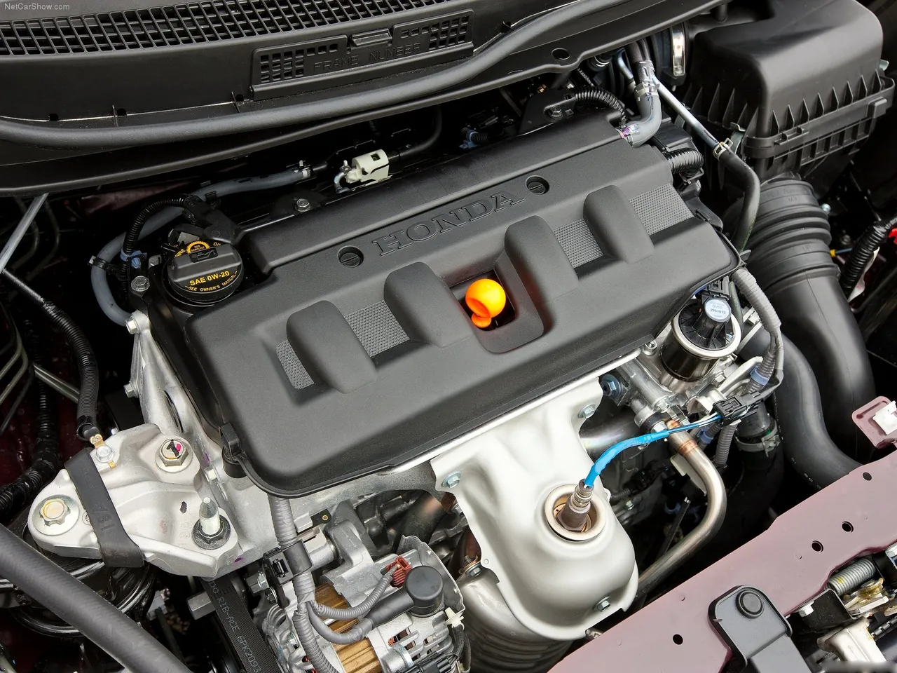 Honda Civic (2012) – motorový prostor