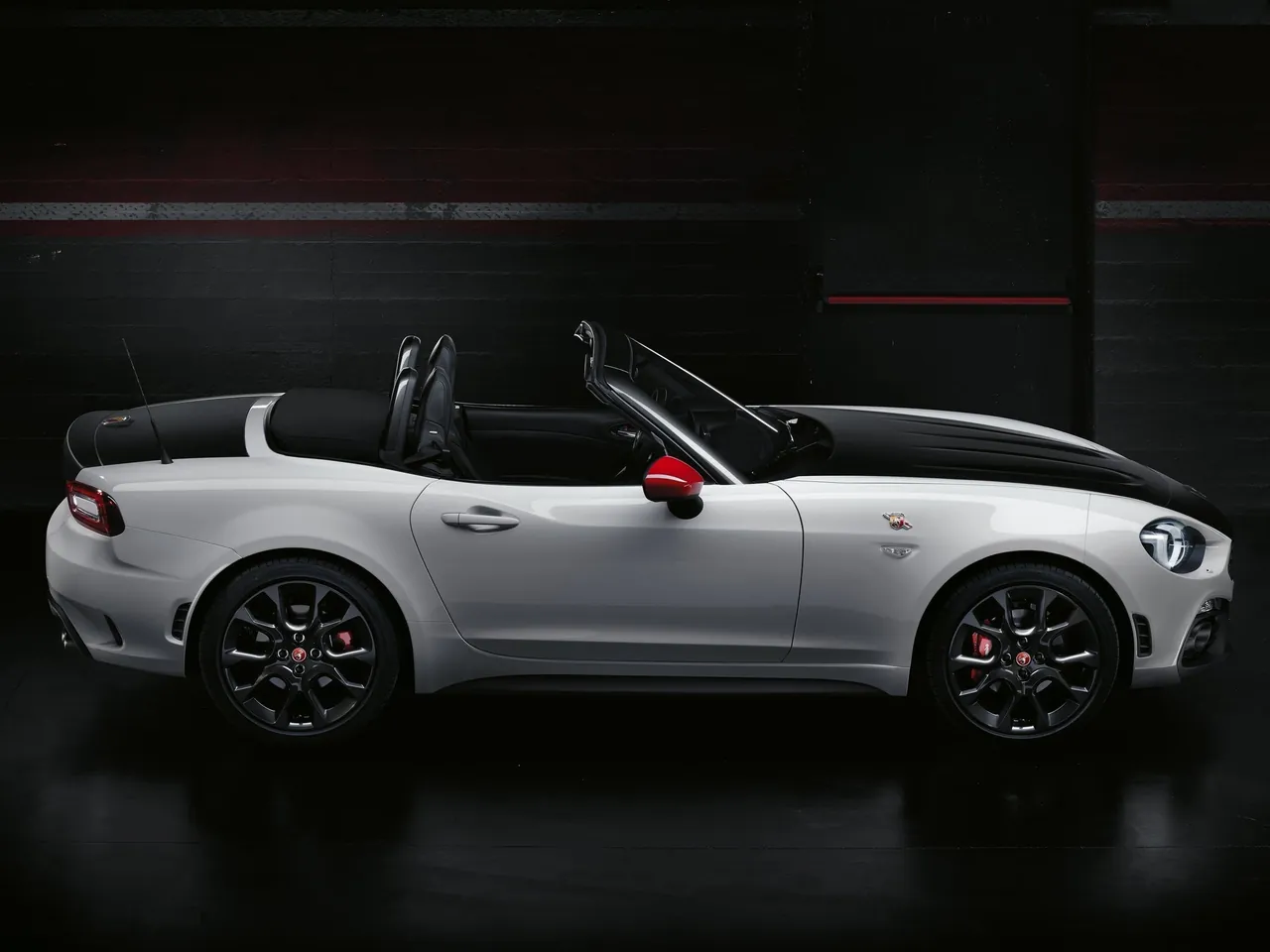 Fiat 124 Spider Abarth (2017) – boční profil
