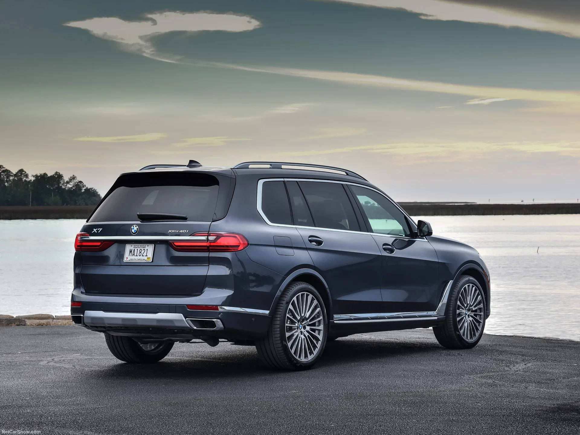 BMW X7 (2019) – zadní tříčtvrteční pohled