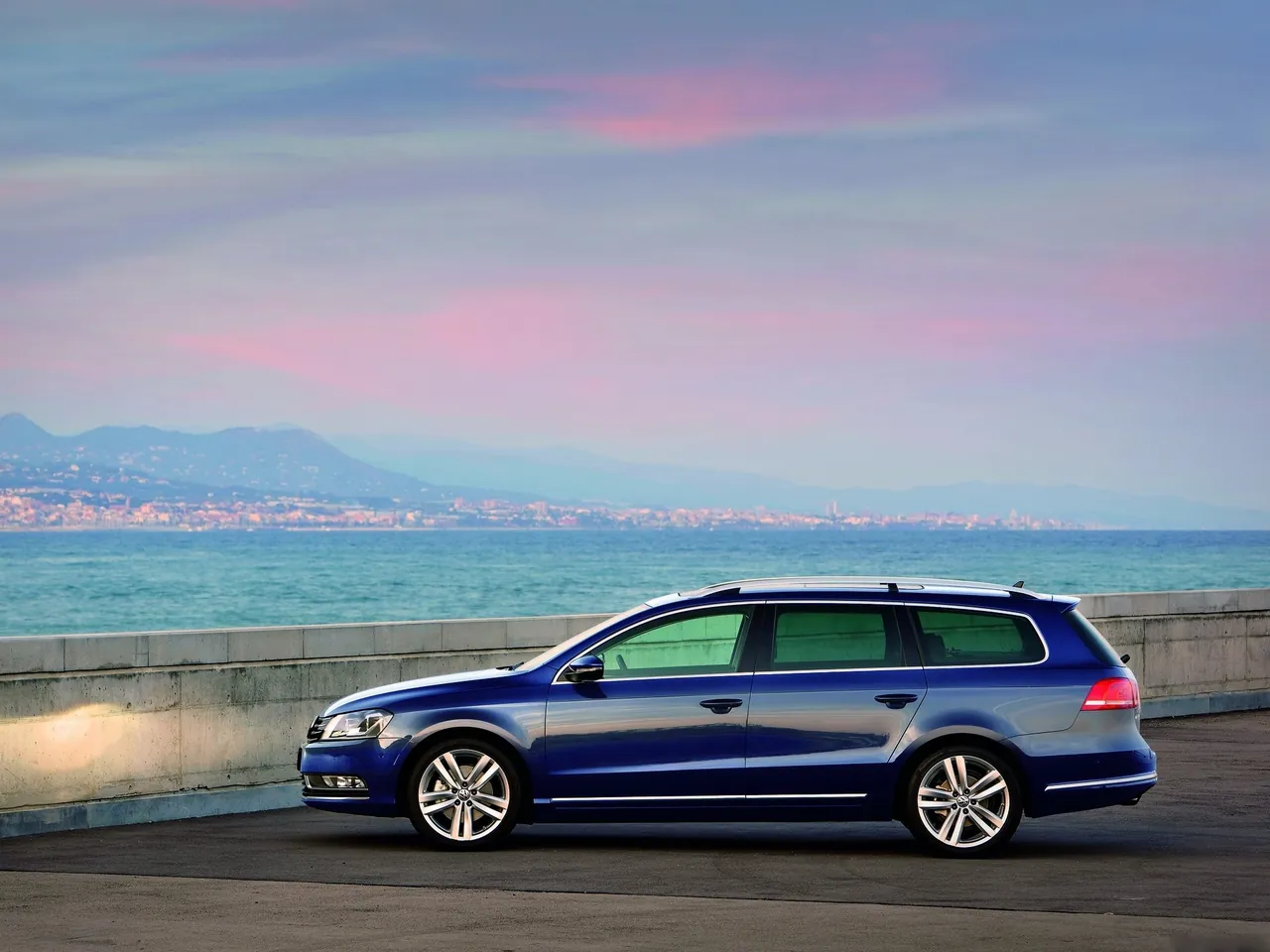 Volkswagen Passat Estate (2011) – boční profil