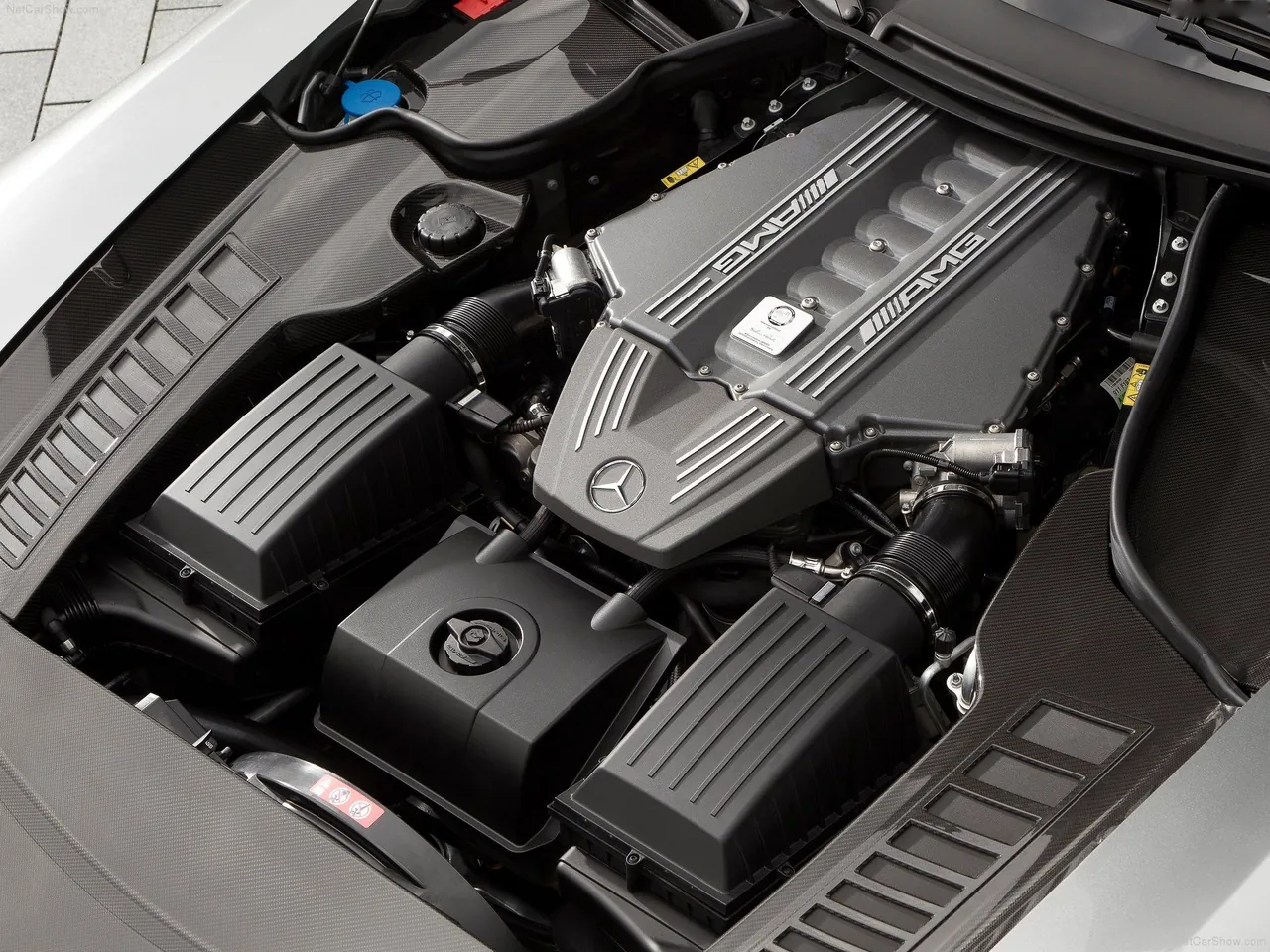 Mercedes-Benz SLS AMG Roadster (2012) – motor
