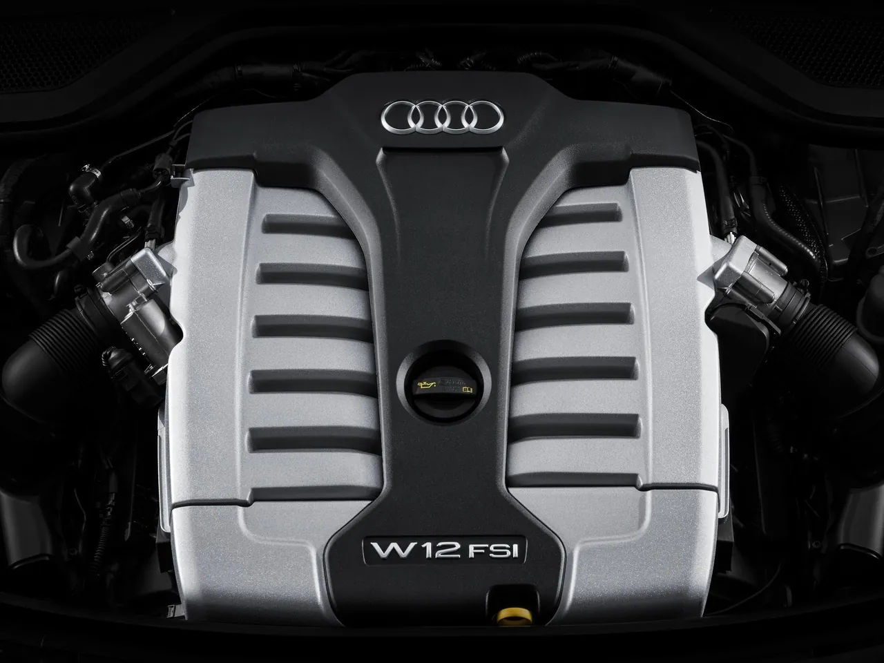 Audi A8L (2014) – motorový prostor