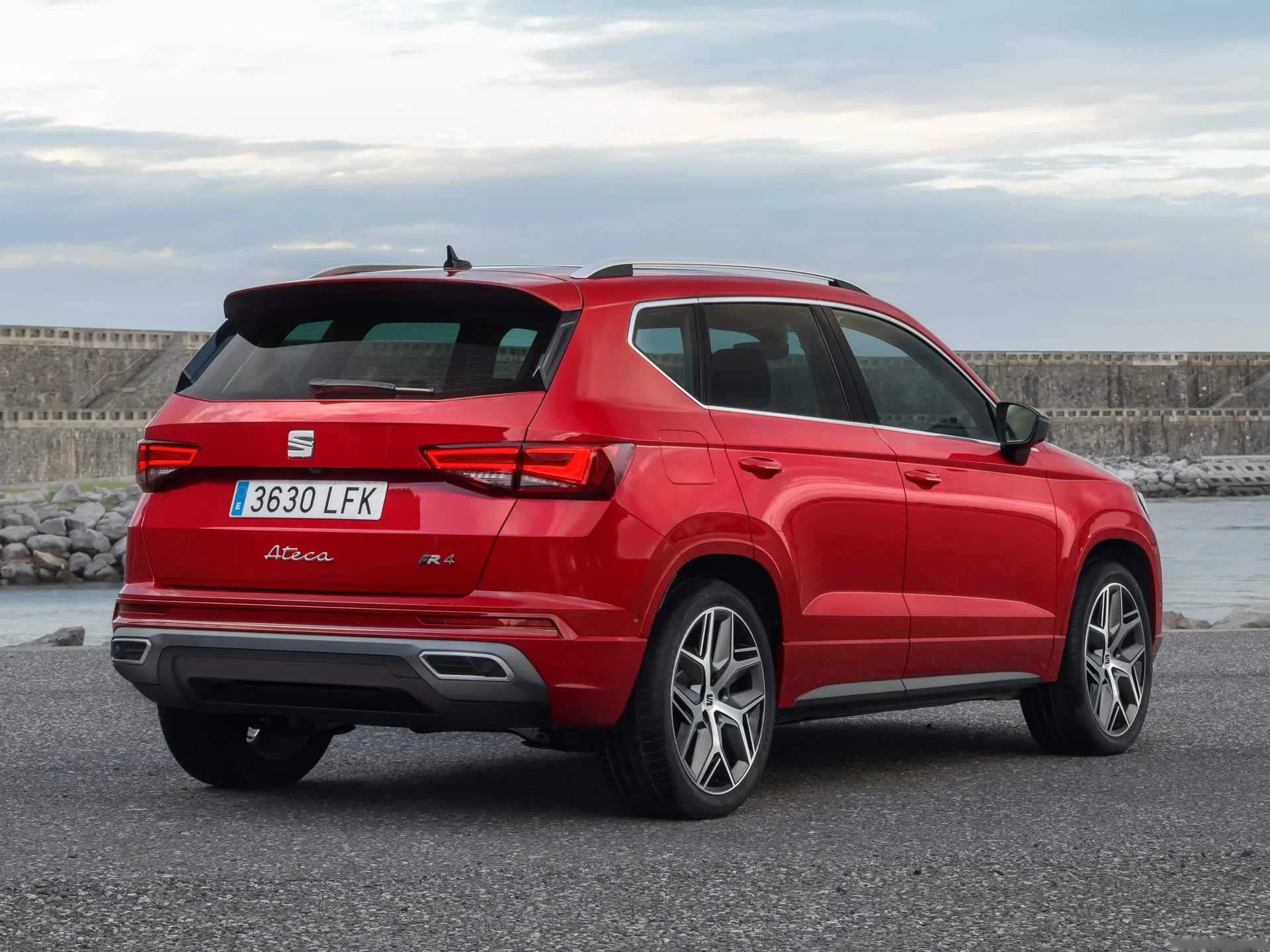 Seat Ateca (2020) – zadní tříčtvrteční pohled