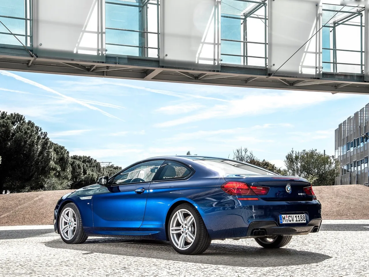 BMW 6-Series Coupe (2015) – zadní tříčtvrteční pohled