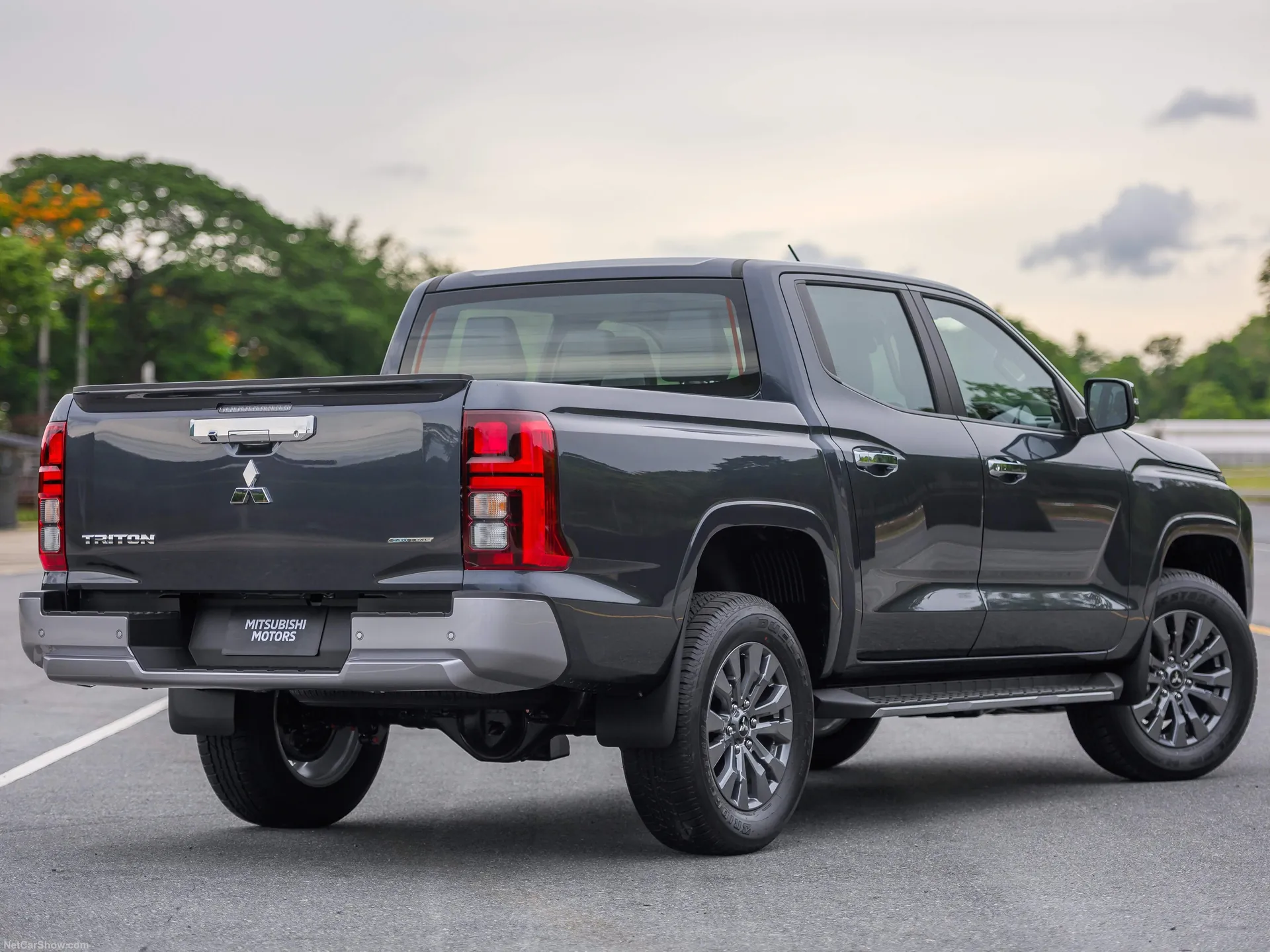 Mitsubishi L200 (2024) – zadní tříčtvrteční pohled