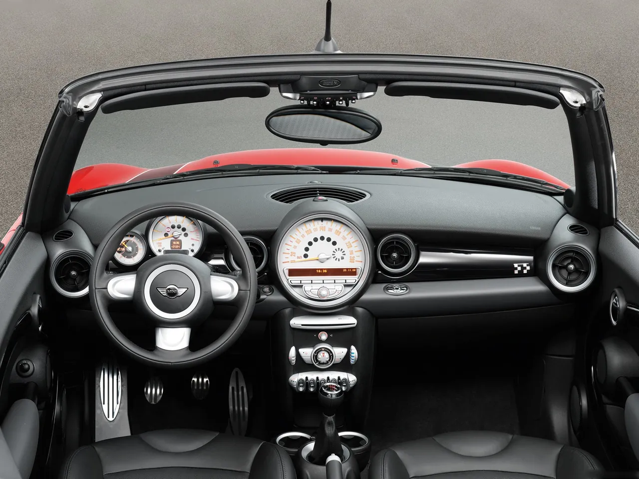 Mini John Cooper Works Convertible (2010) – interiér