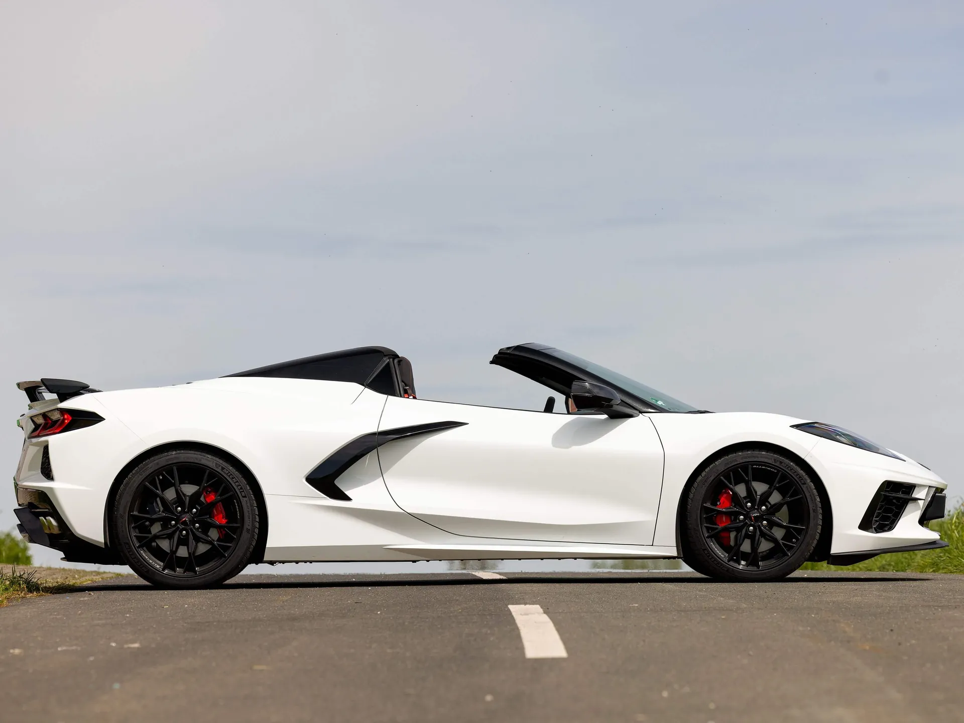 Chevrolet Corvette Stingray Convertible [EU] (2026) – boční profil