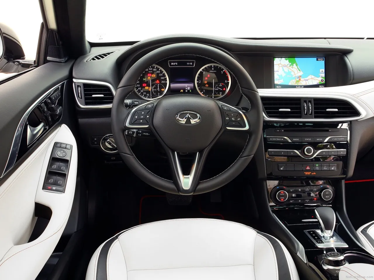 Infiniti Q30 (2016) – interiér