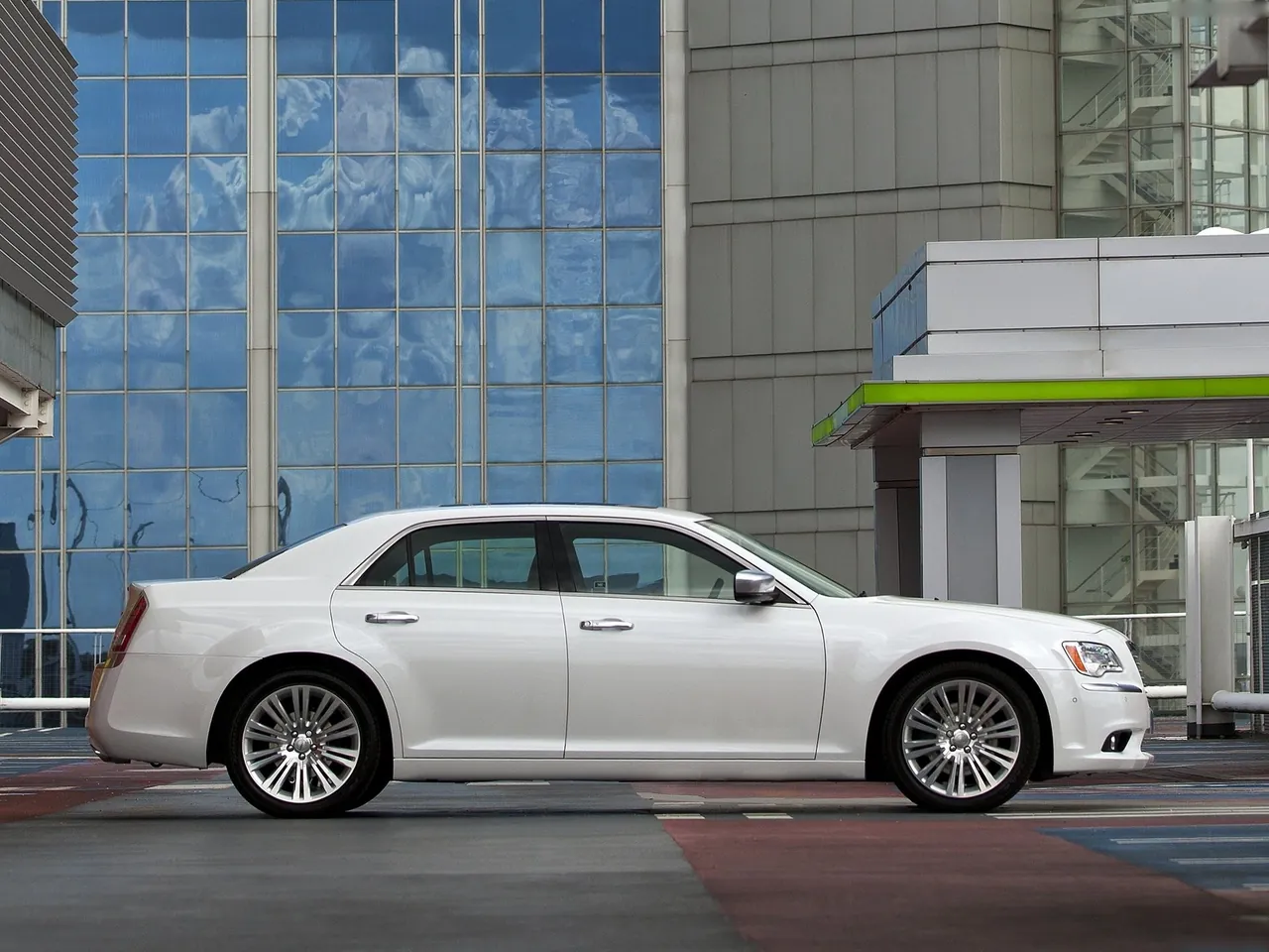 Chrysler 300C (2012) – boční profil