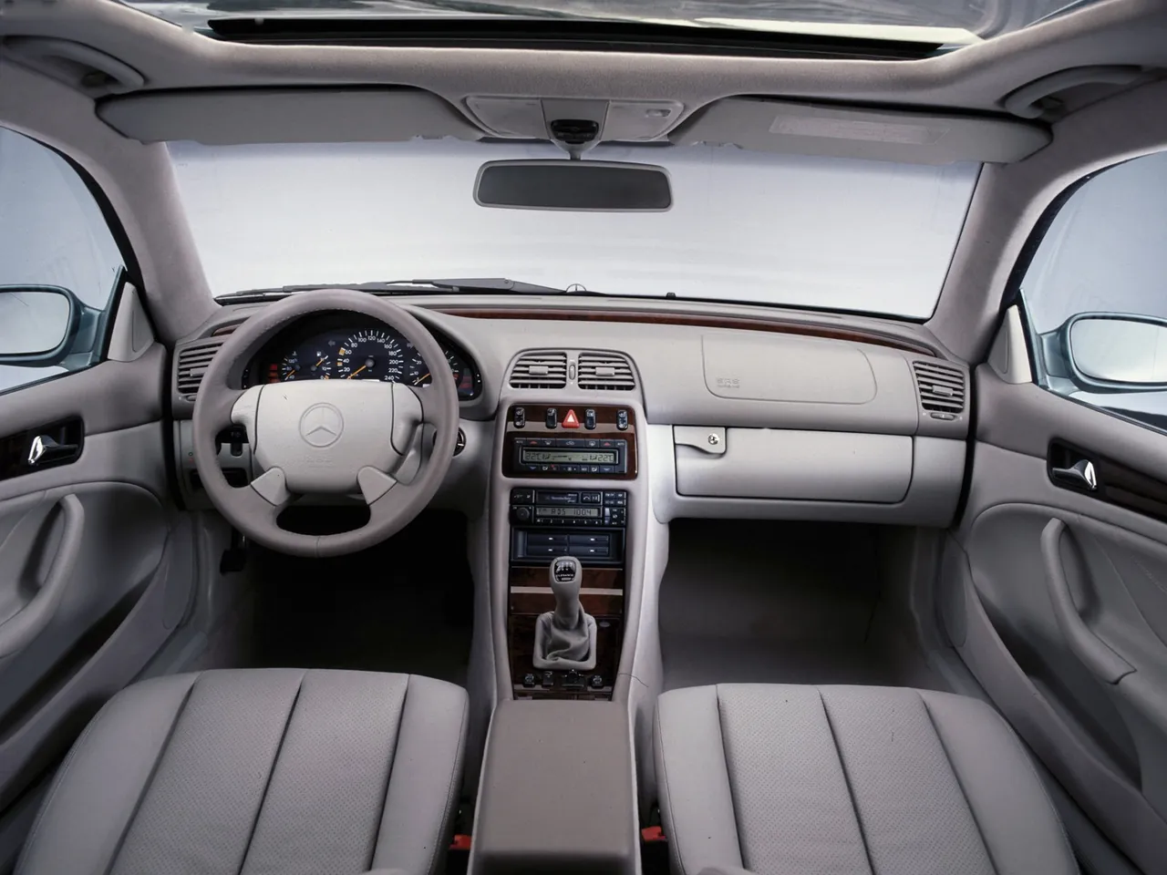 Mercedes-Benz CLK Coupe (1998) - Interior