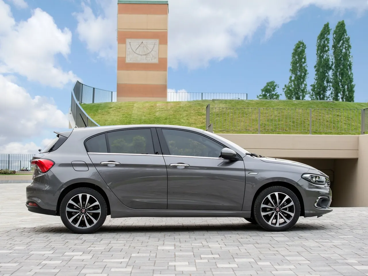 Fiat Tipo 5-door (2017) – boční profil