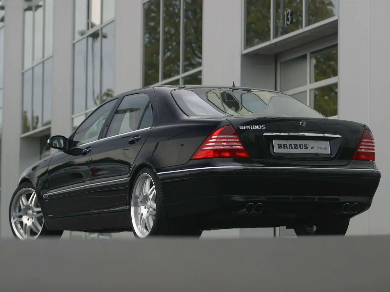 Brabus Mercedes-Benz S-Class (2003) – zadní tříčtvrteční pohled