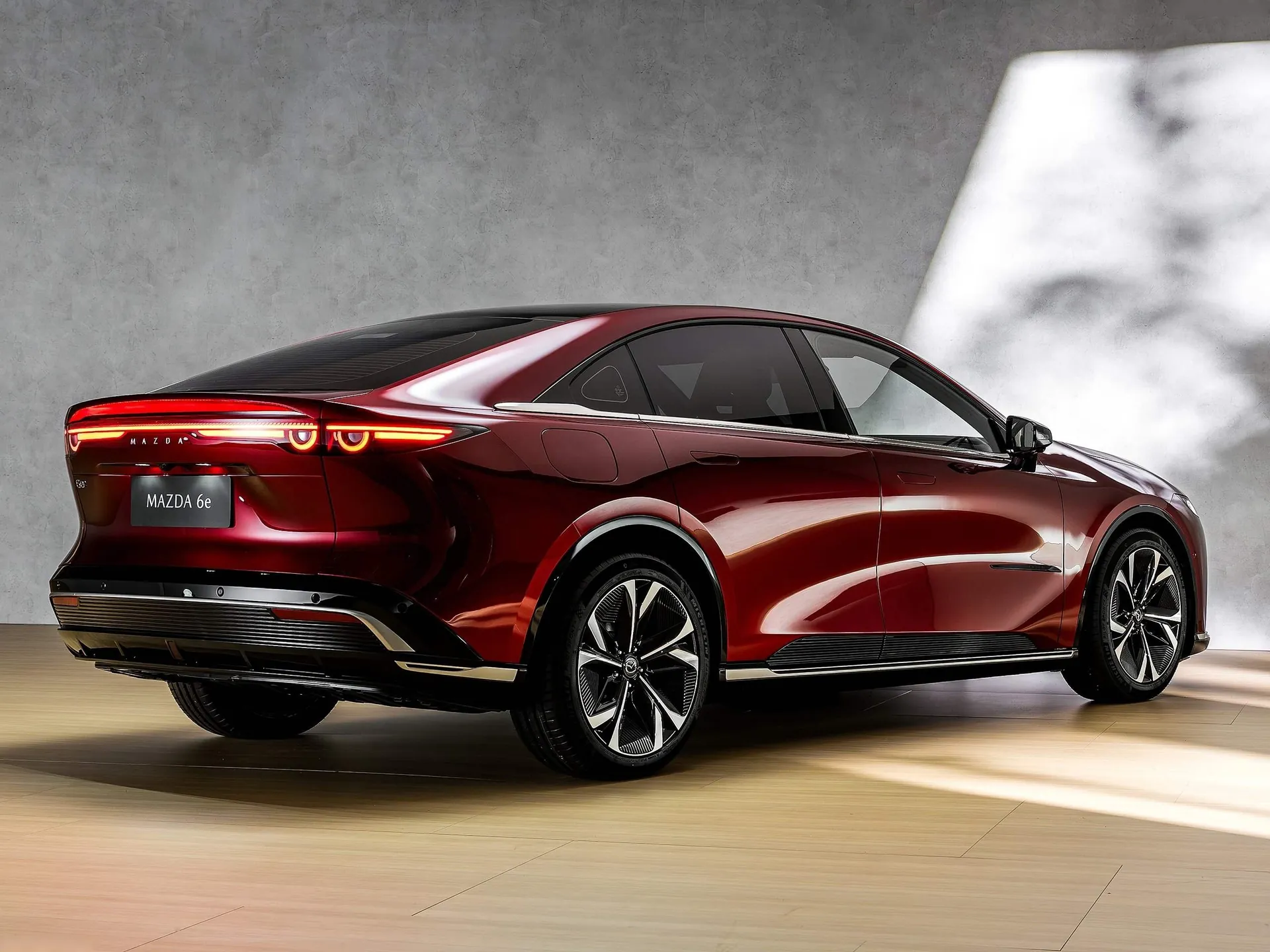 Mazda 6e (2026) – zadní tříčtvrteční pohled