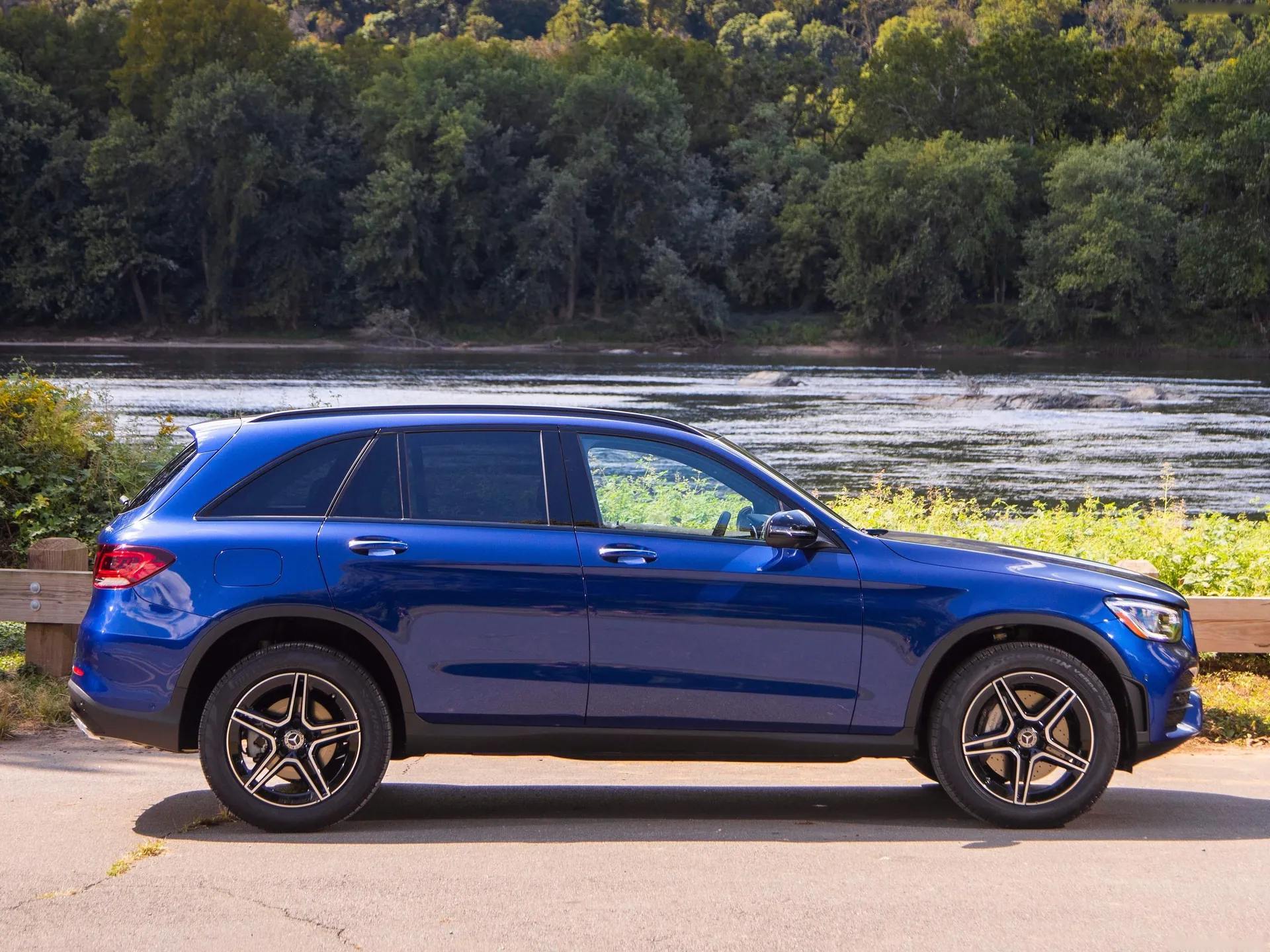 Mercedes-Benz GLC (2020) – boční profil