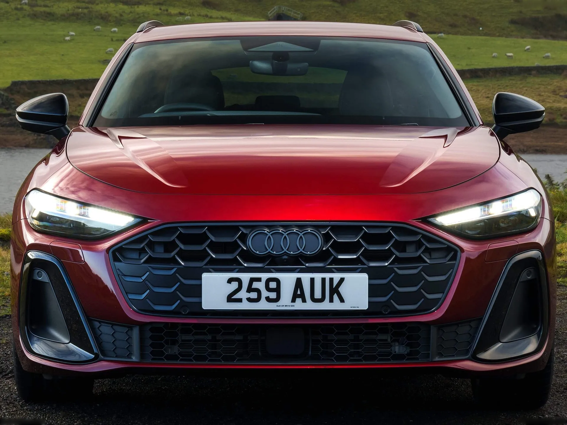 Audi A5 Avant e-hybrid [UK] (2025) – zepředu