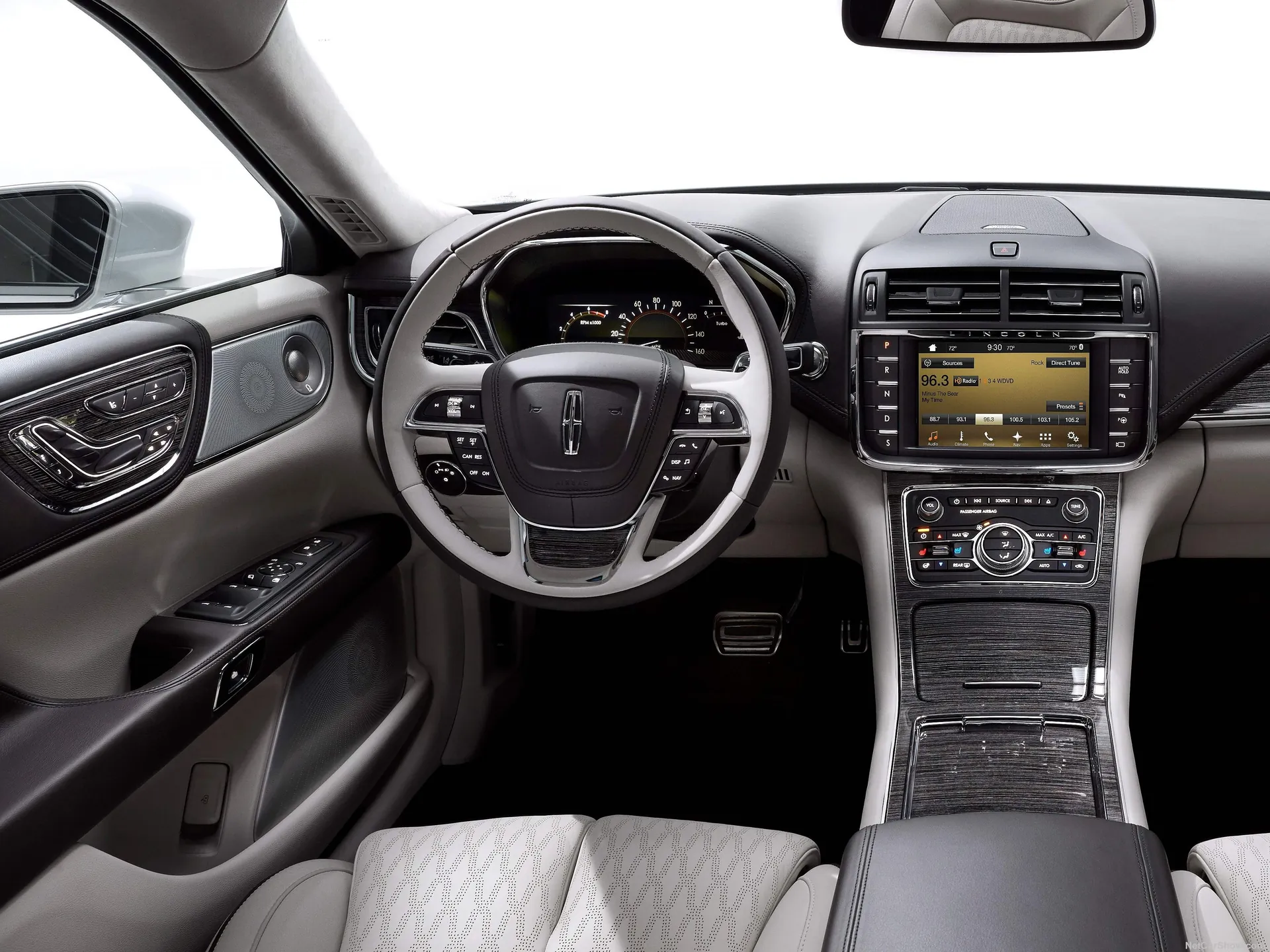 Lincoln Continental (2017) – interiér