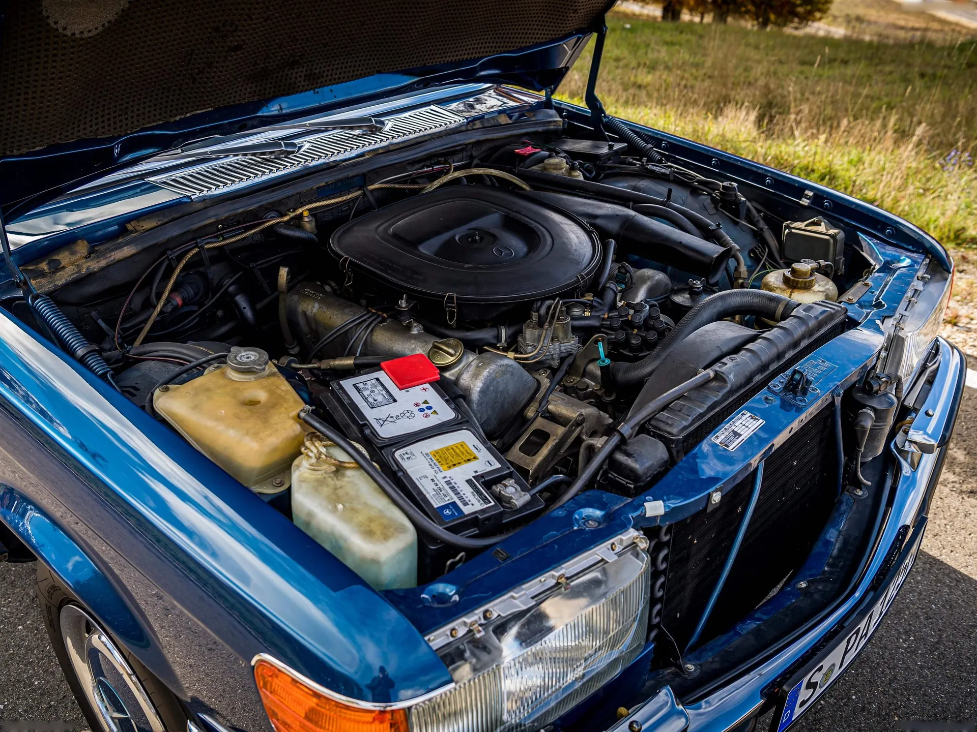 Mercedes-Benz 350 SE W116 (1972) - Engine Bay