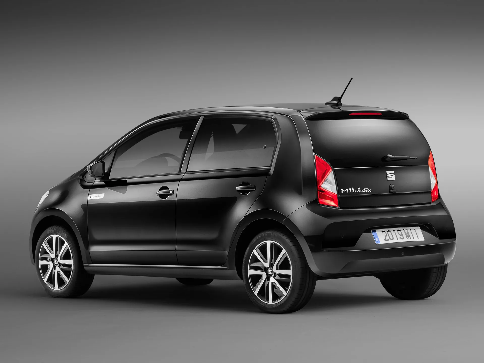 Seat Mii Electric (2020) - Rear Three-Quarter