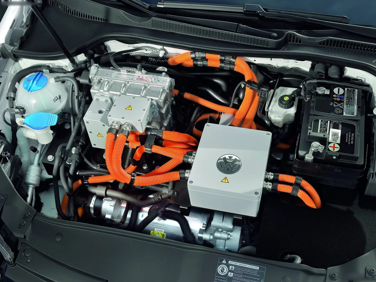 Volkswagen Golf blue-e-motion Concept (2010) - Engine Bay