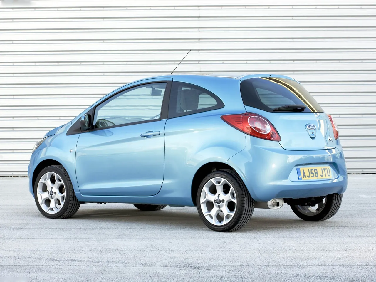 Ford Ka (2009) – zadní tříčtvrteční pohled
