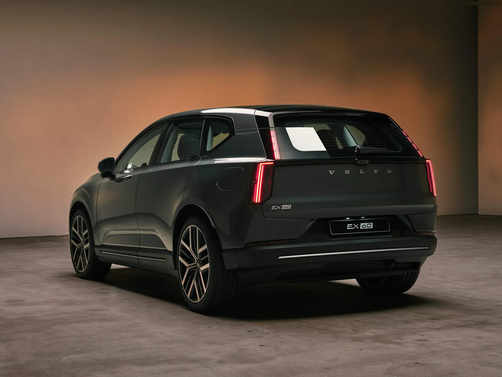 Volvo EX60 (2027) – zadní tříčtvrteční pohled