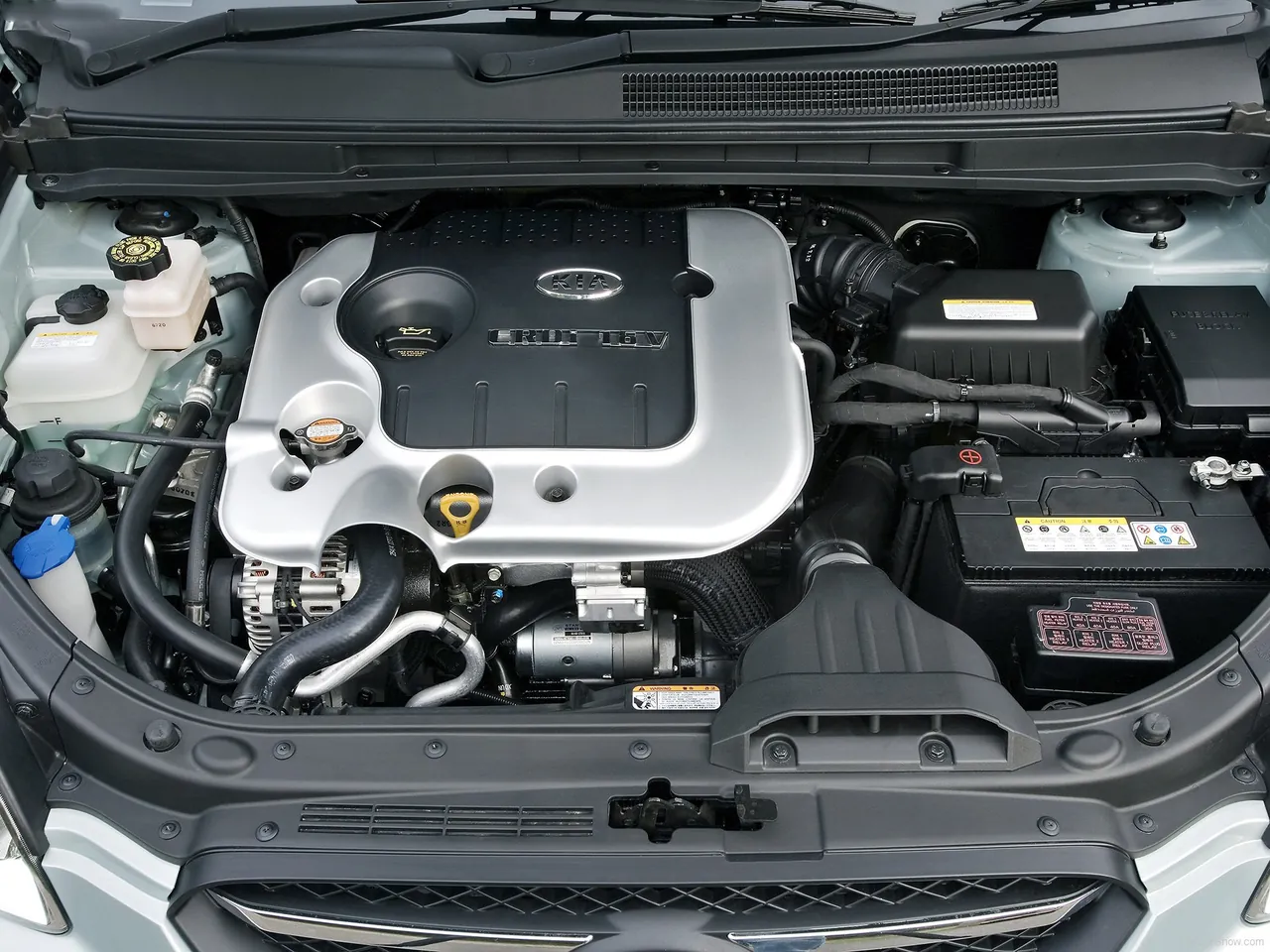 Kia Carens (2007) – motorový prostor
