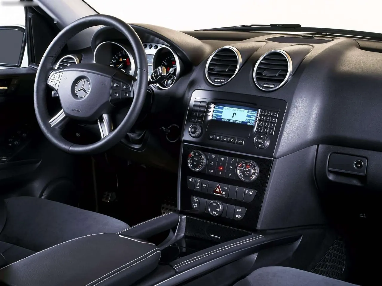 Mercedes-Benz ML350 (2006) - Interior