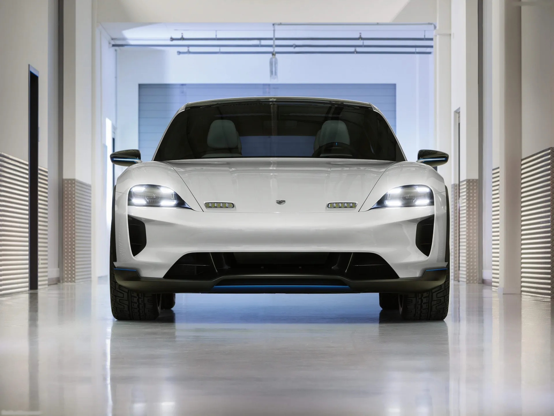 Porsche Mission E Cross Turismo Concept (2018) – zepředu