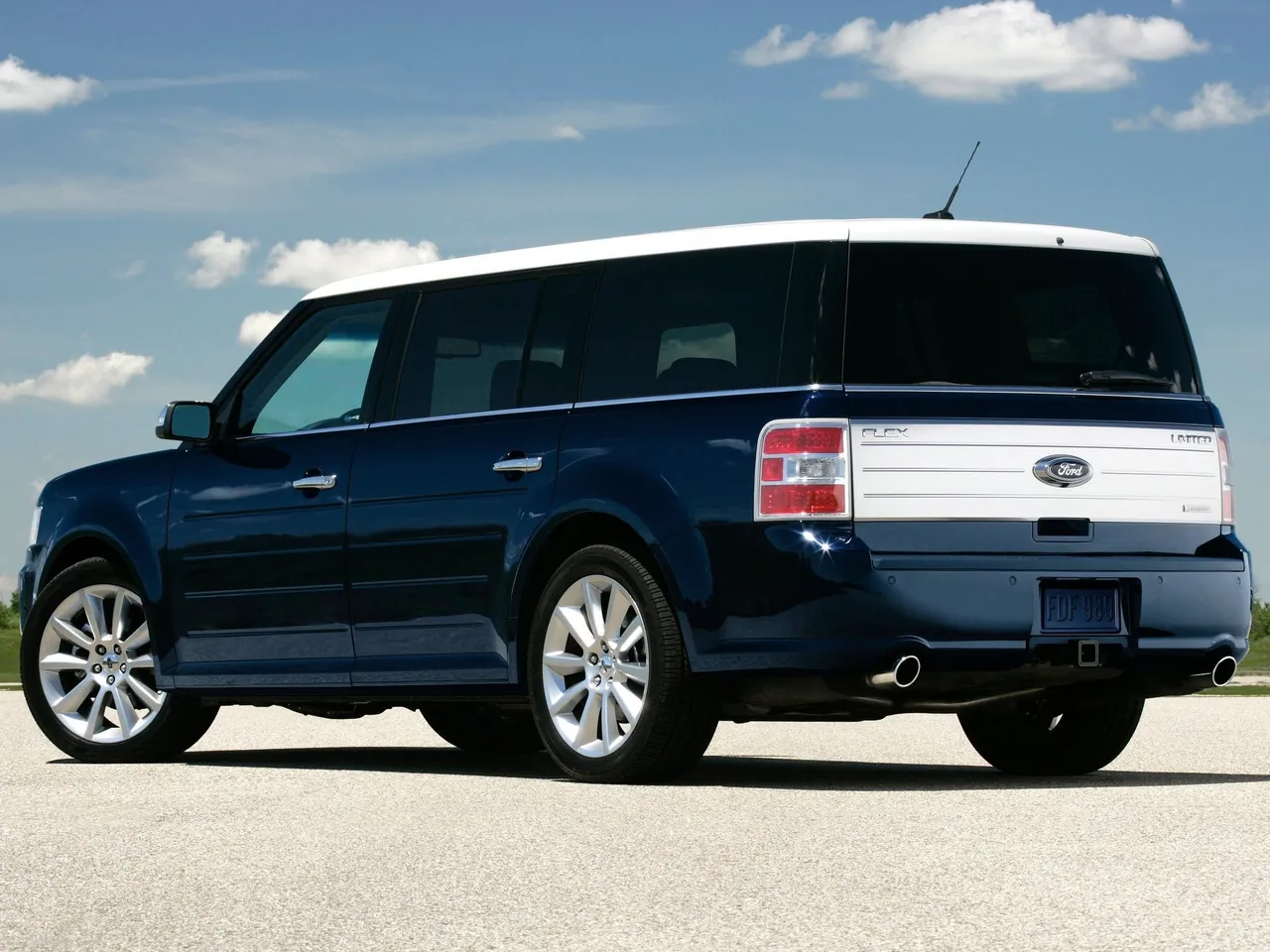 Ford Flex (2009) – zadní tříčtvrteční pohled