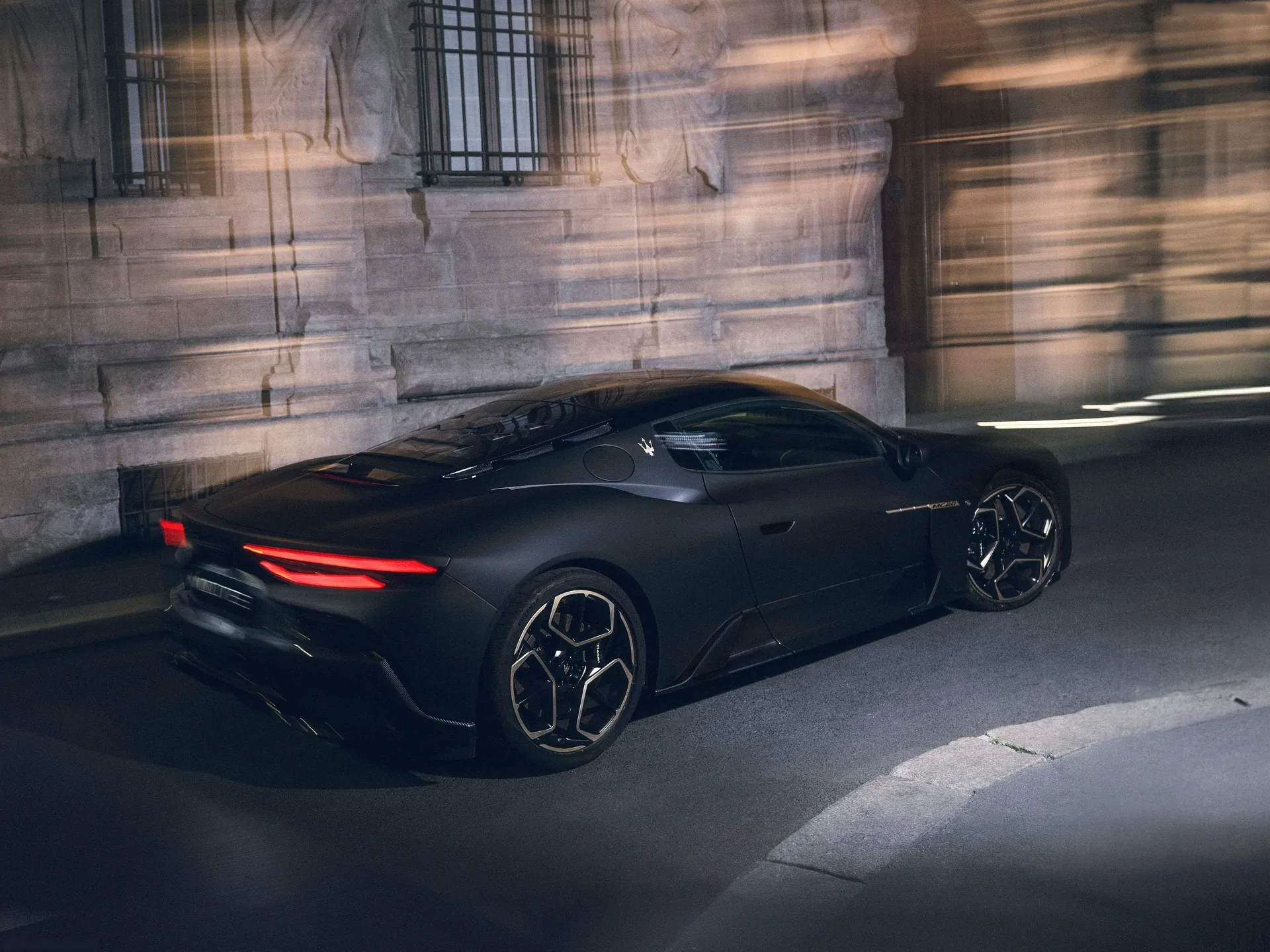 Maserati MC20 Notte Edition (2023) – zadní tříčtvrteční pohled