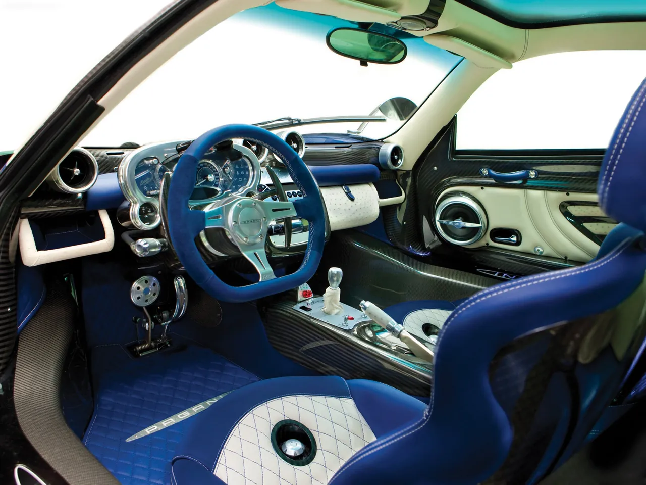 Pagani Zonda Tricolore (2011) – interiér