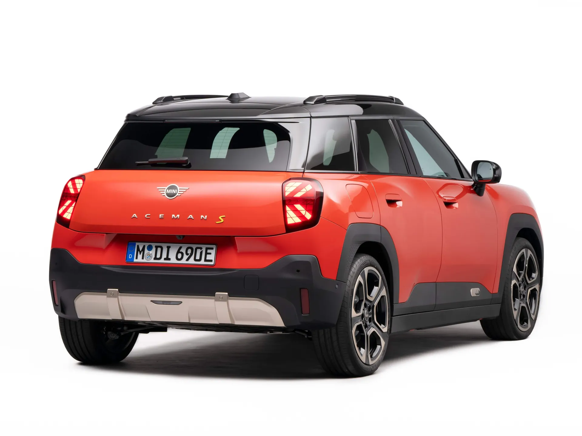 Mini Aceman SE (2025) – zadní tříčtvrteční pohled