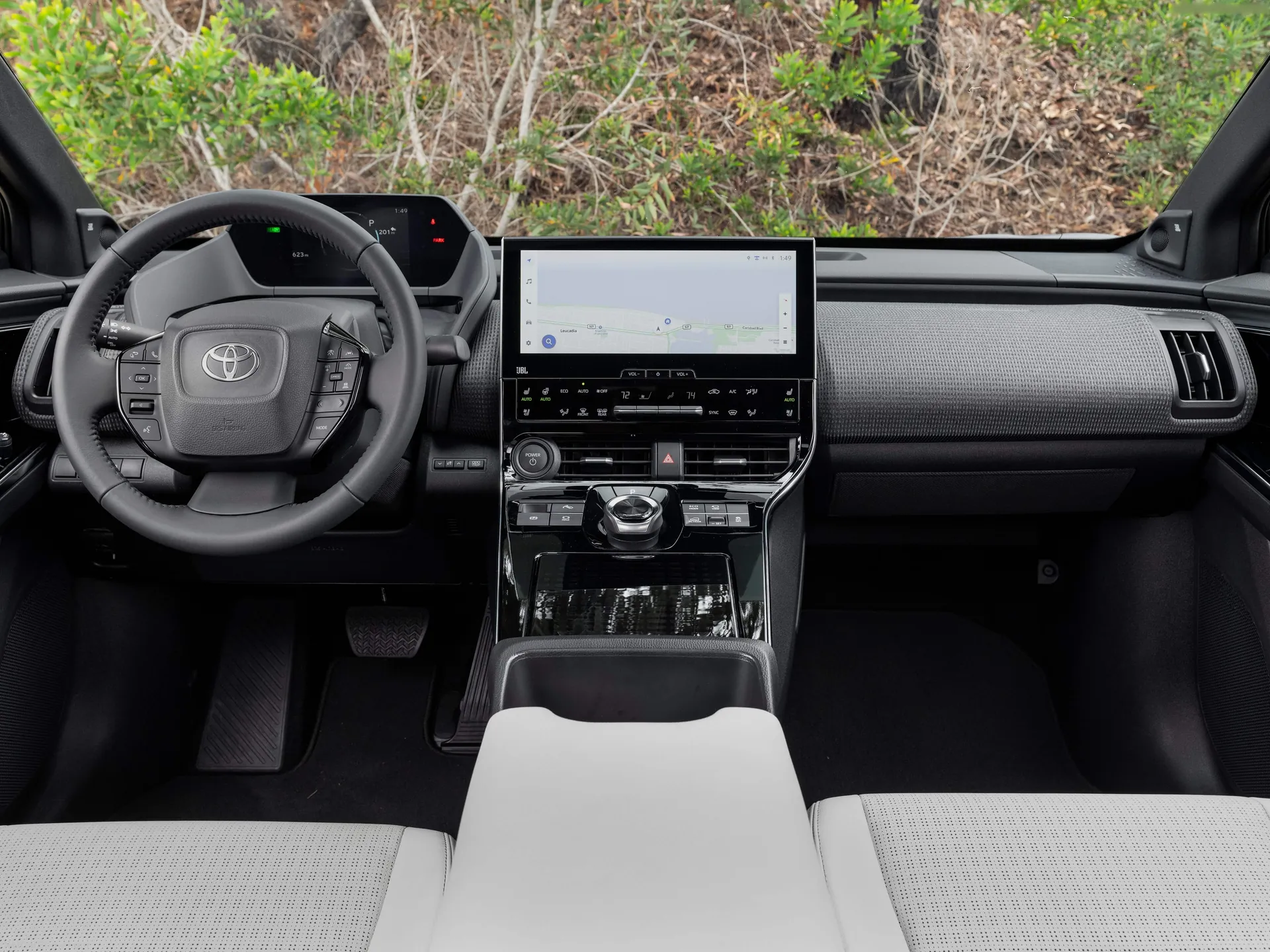 Toyota bZ4X (2023) - Interior