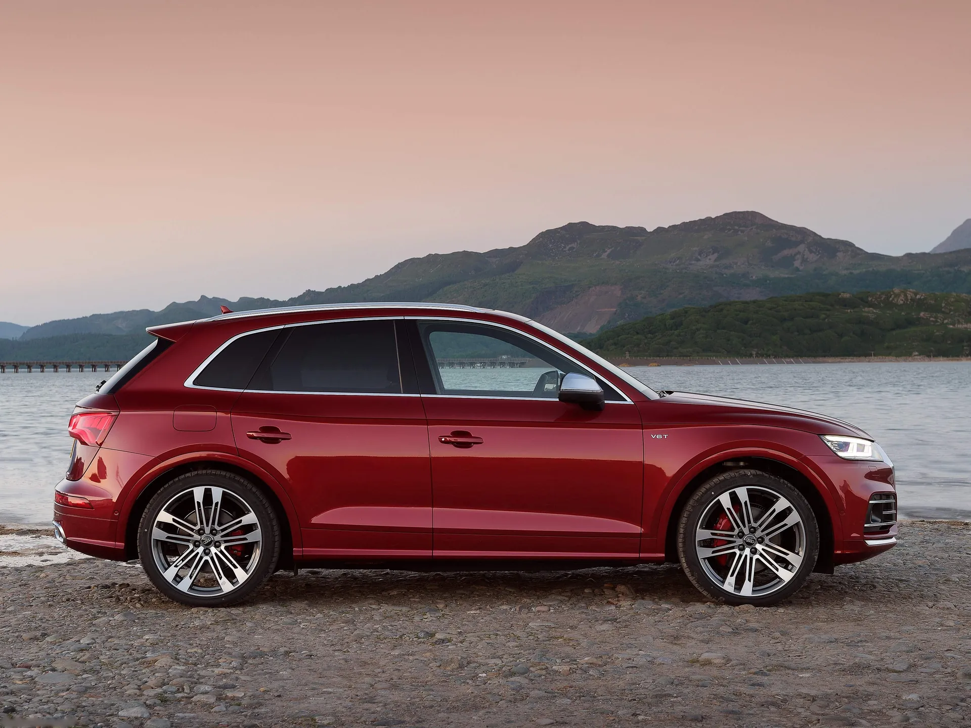 Audi SQ5 3.0 TFSI (2018) – boční profil