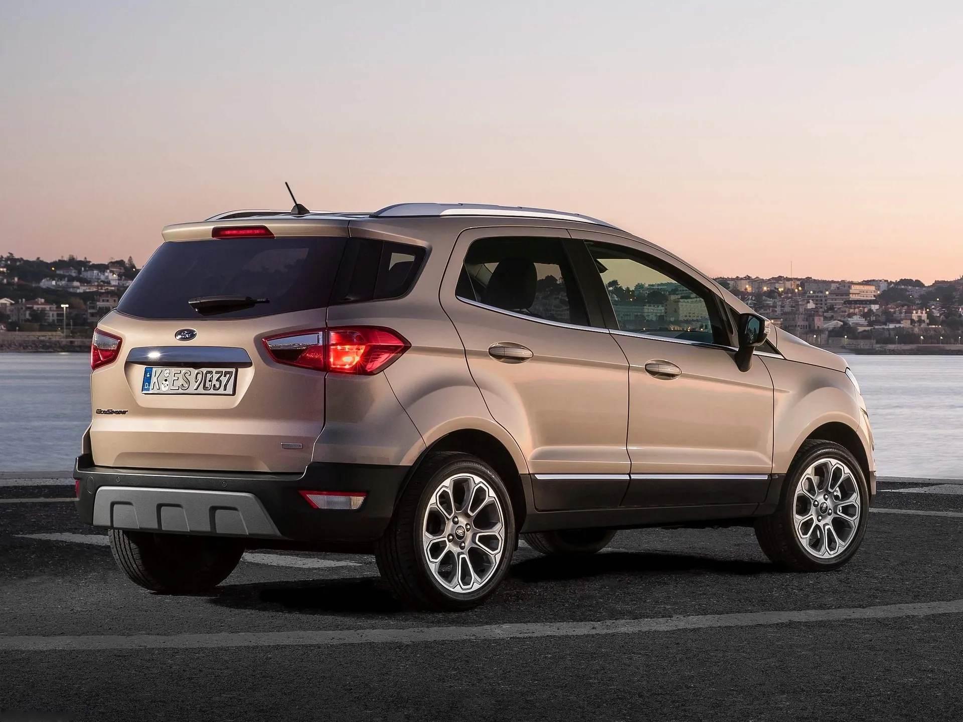 Ford EcoSport (2018) – zadní tříčtvrteční pohled