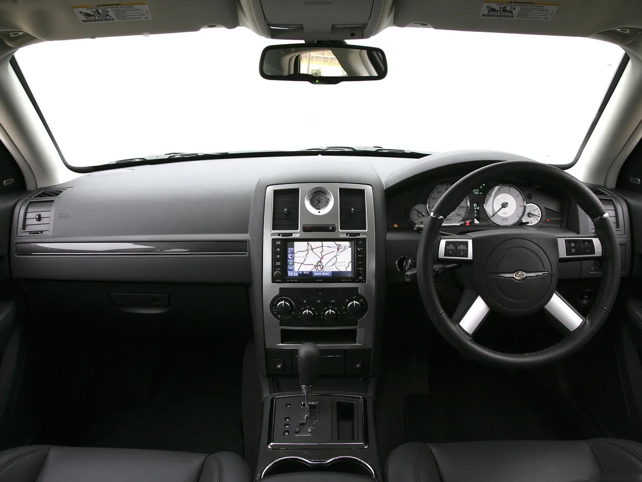 Chrysler 300C SRT [UK] (2008) – interiér