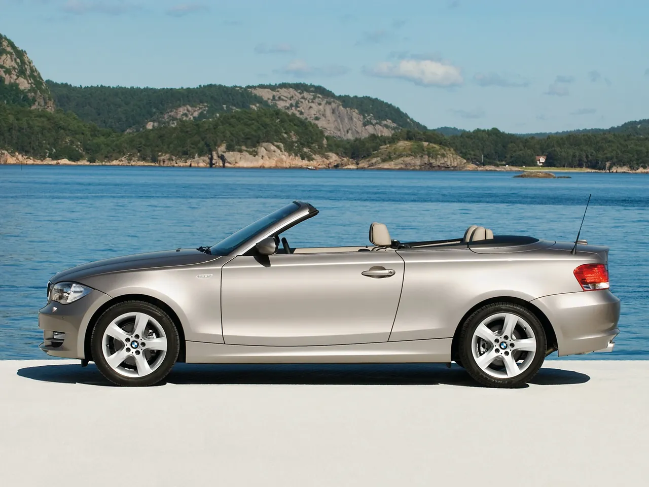 BMW 1-Series Cabrio (2008) – boční profil