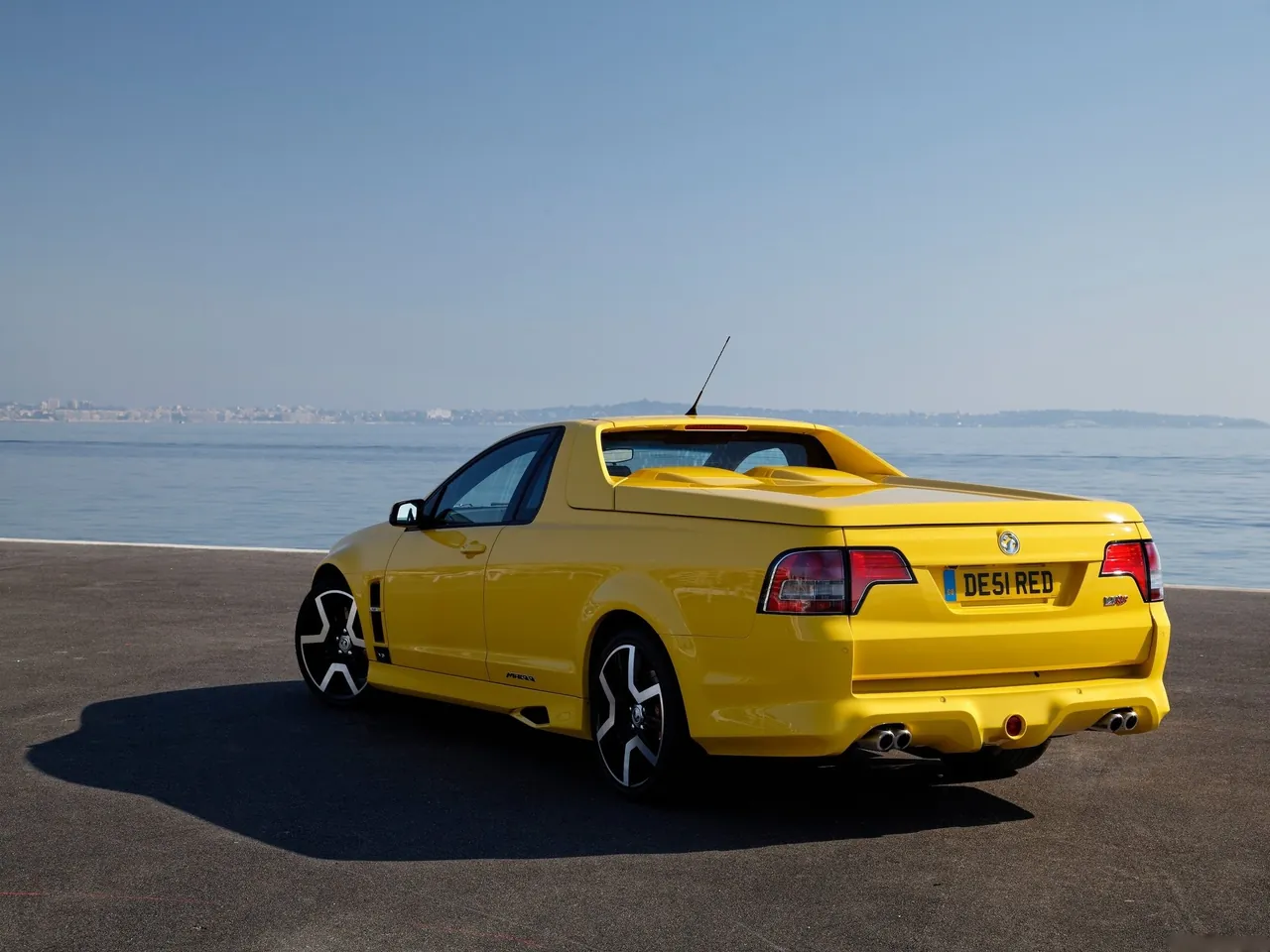 Vauxhall VXR Maloo (2012) – zadní tříčtvrteční pohled