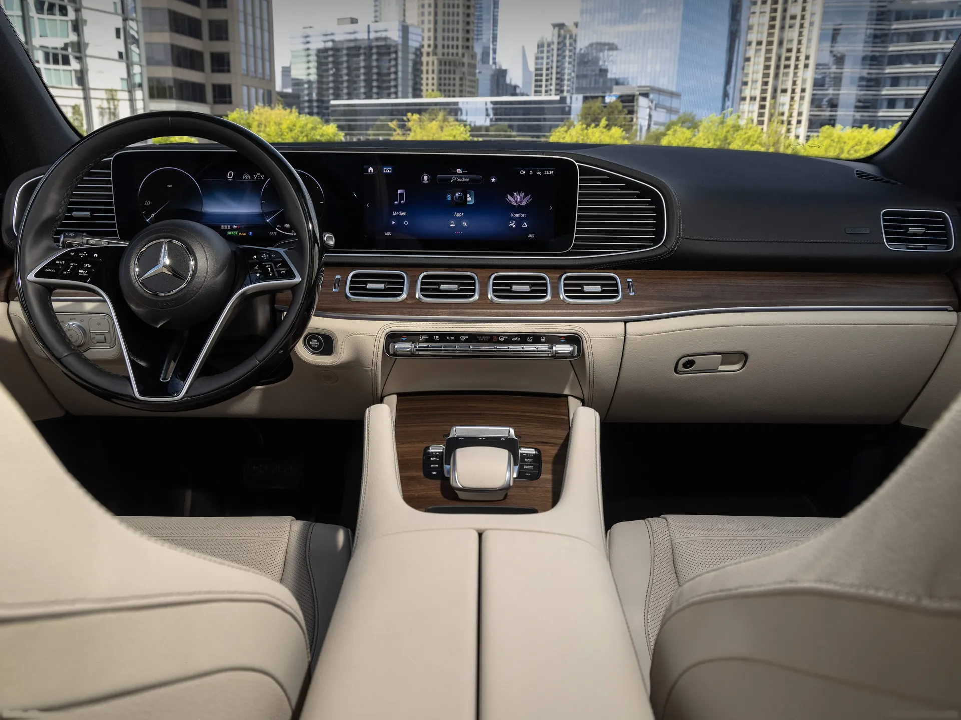 Mercedes-Benz GLE (2024) - Interior