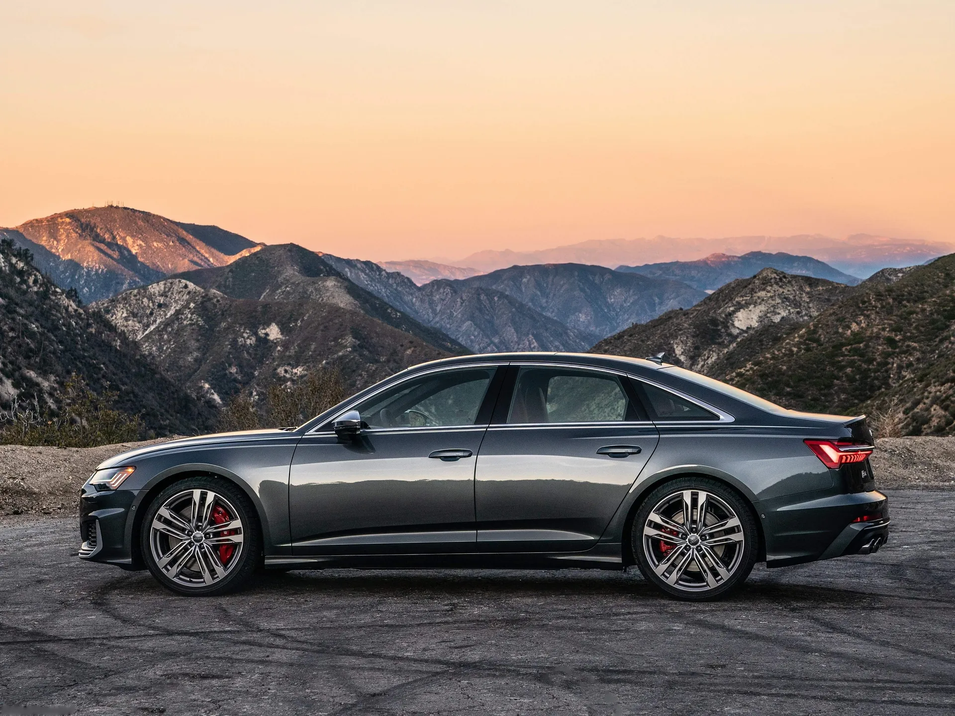 Audi S6 [US] (2020) – boční profil