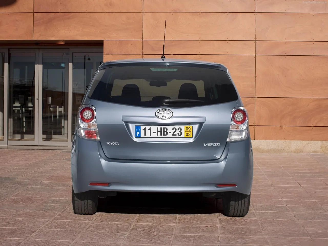 Toyota Verso (2010) – zezadu
