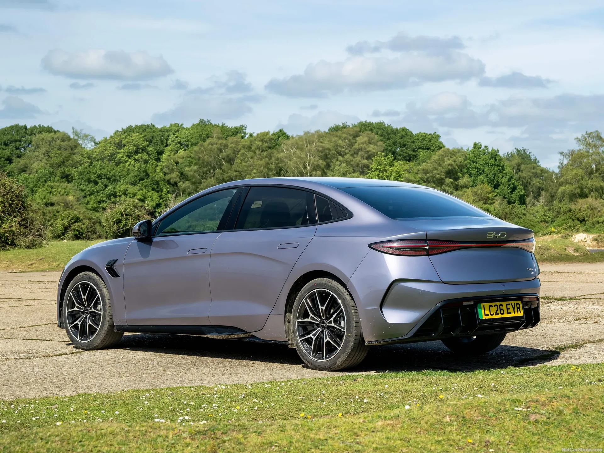 BYD Seal [UK] (2026) – zadní tříčtvrteční pohled