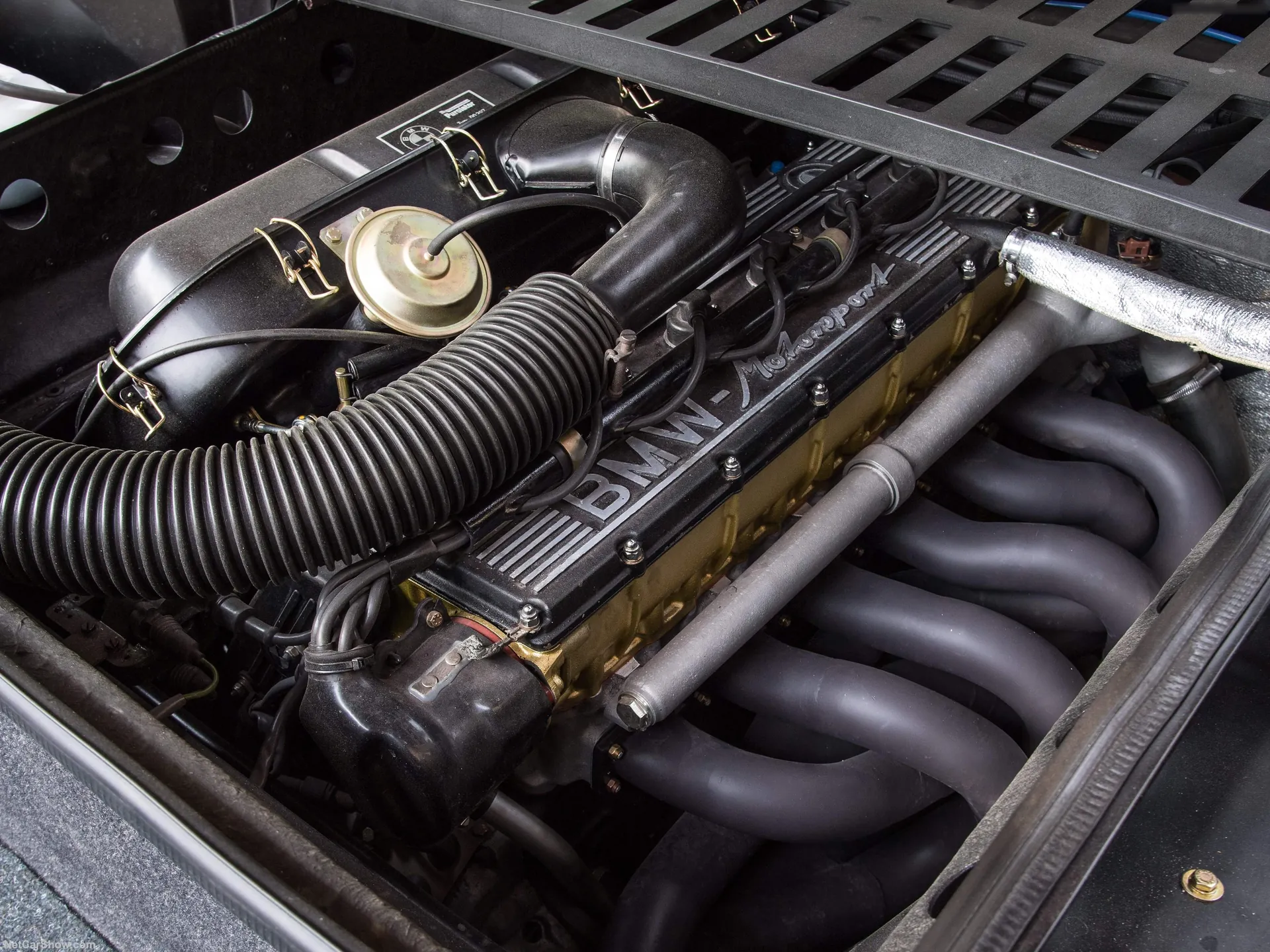 BMW M1 (1979) – motorový prostor