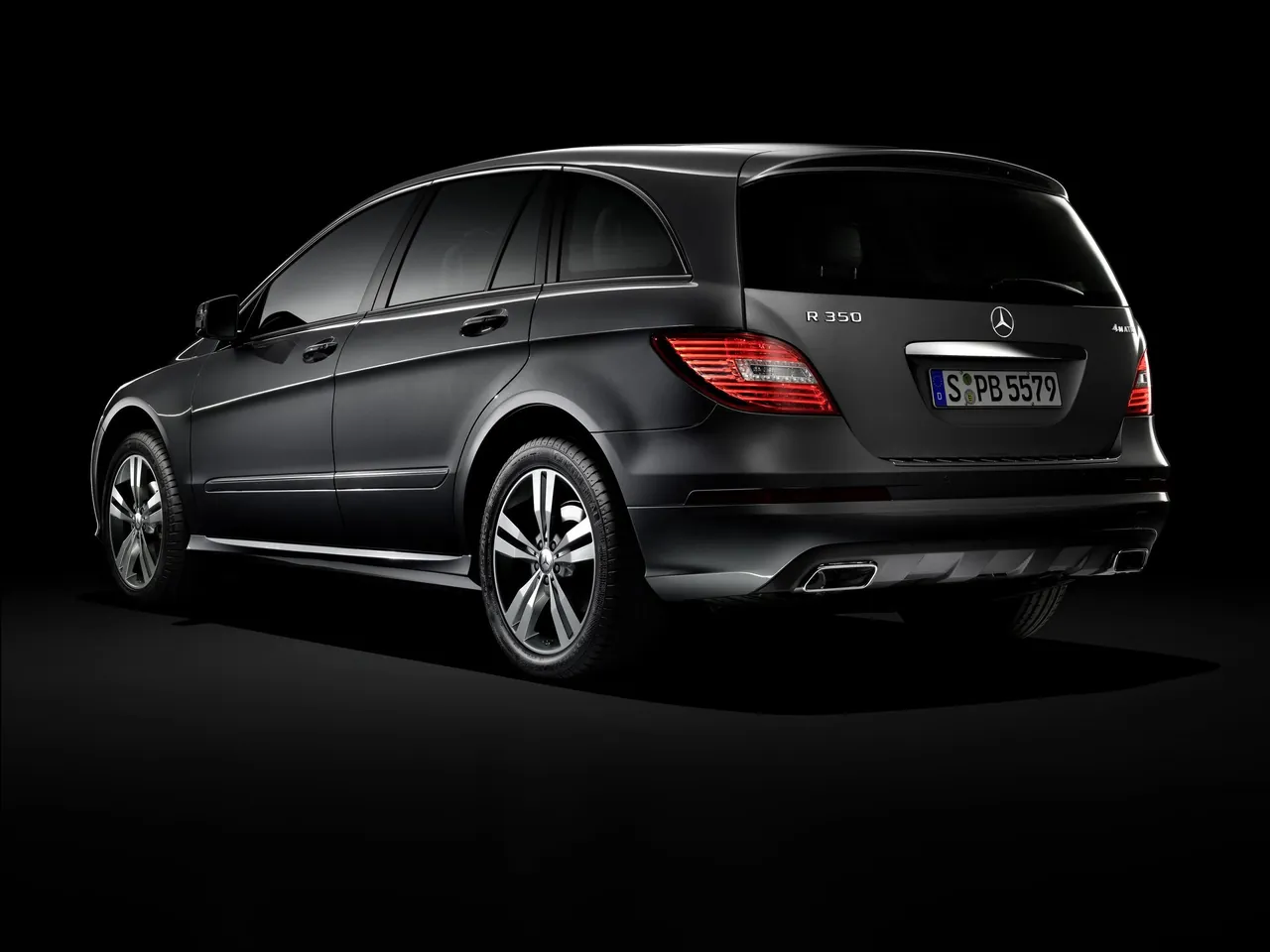 Mercedes-Benz R-Class (2011) – zadní tříčtvrteční pohled