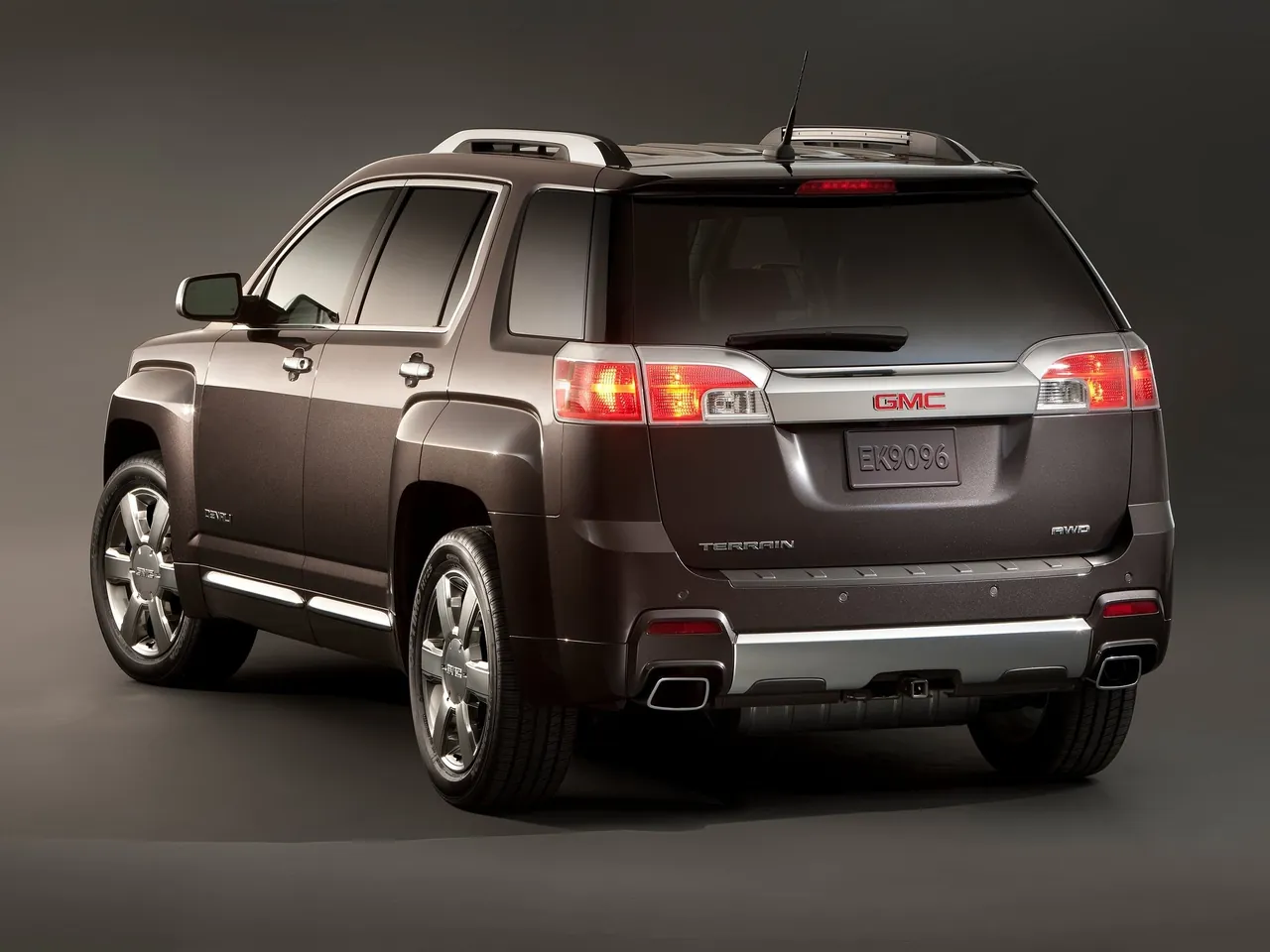 GMC Terrain Denali (2013) – zadní tříčtvrteční pohled