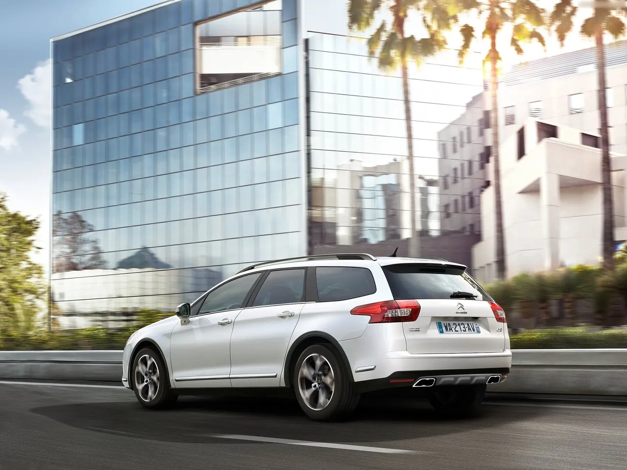 Citroen C5 CrossTourer (2014) – zadní tříčtvrteční pohled