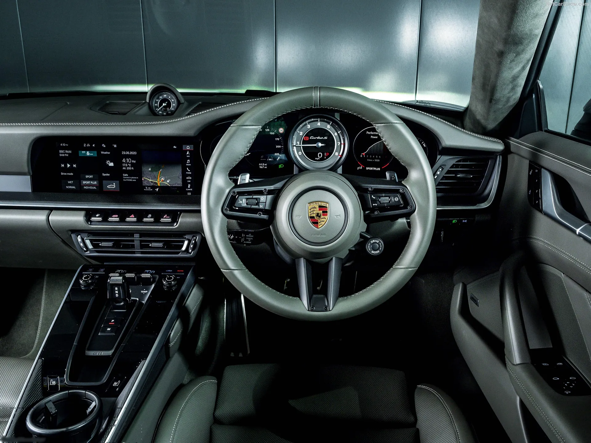Porsche 911 Turbo S [UK] (2021) - Interior