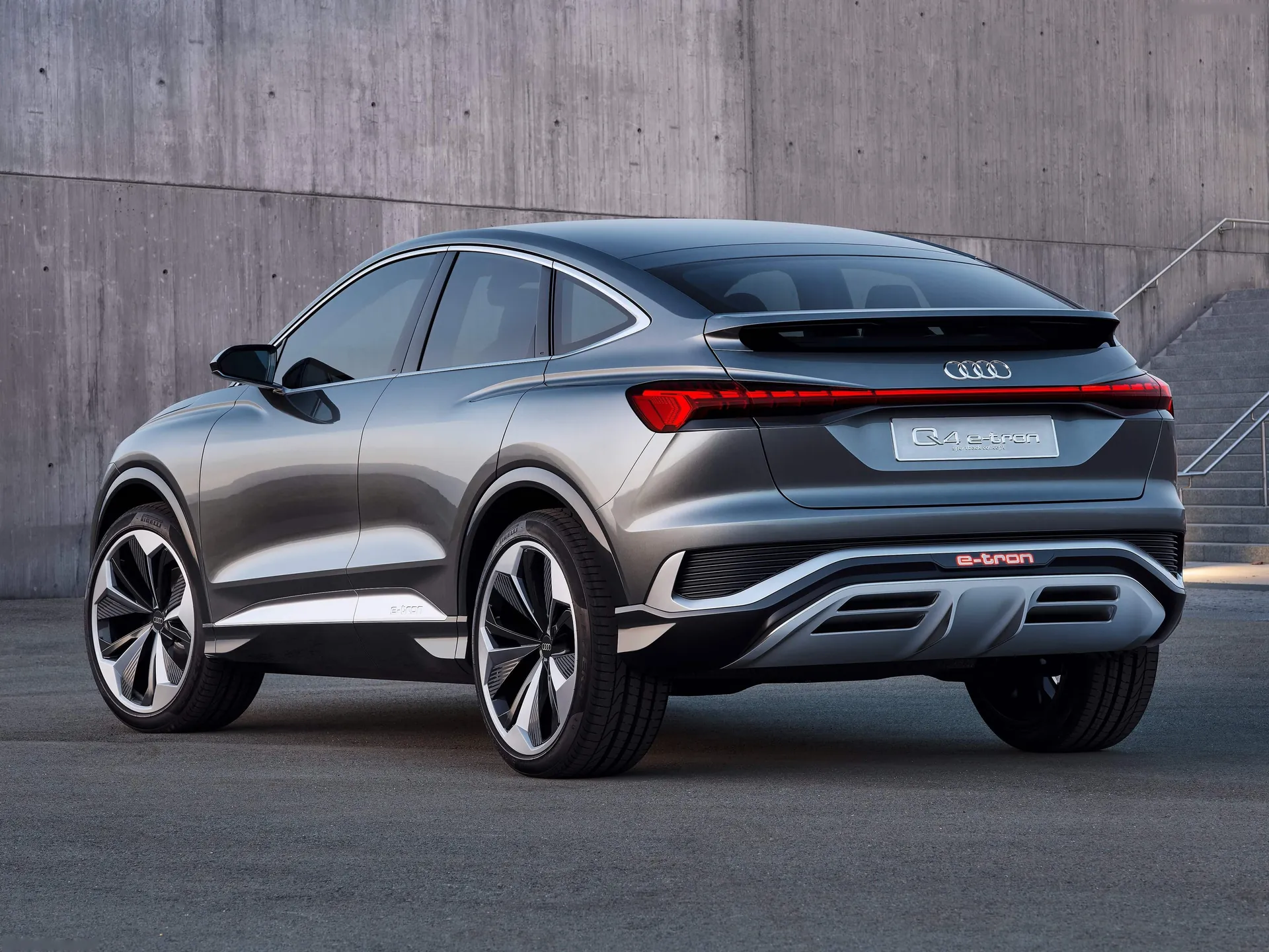 Audi Q4 Sportback e-tron Concept (2020) – zadní tříčtvrteční pohled