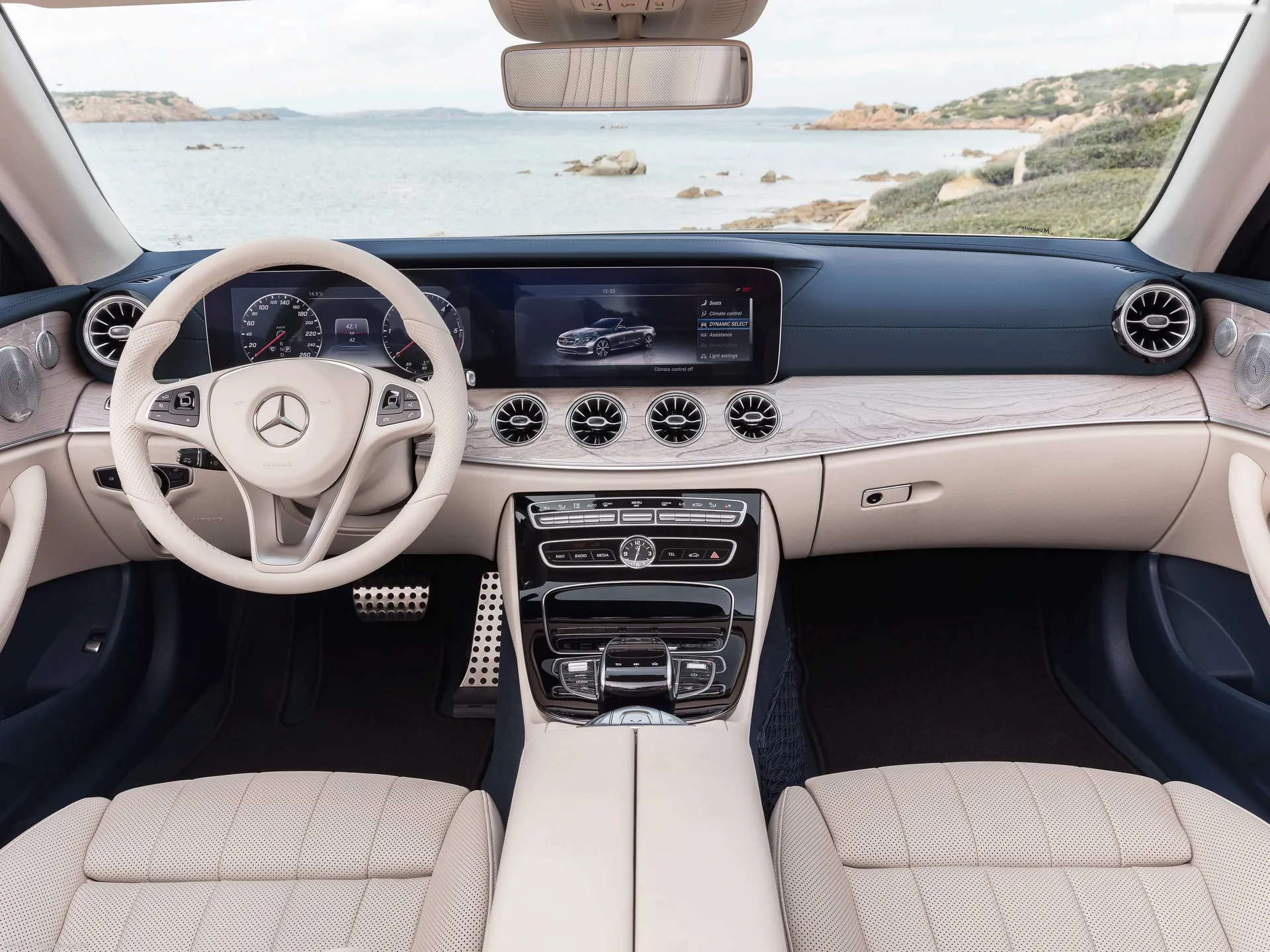Mercedes-Benz E-Class Cabriolet (2018) – interiér