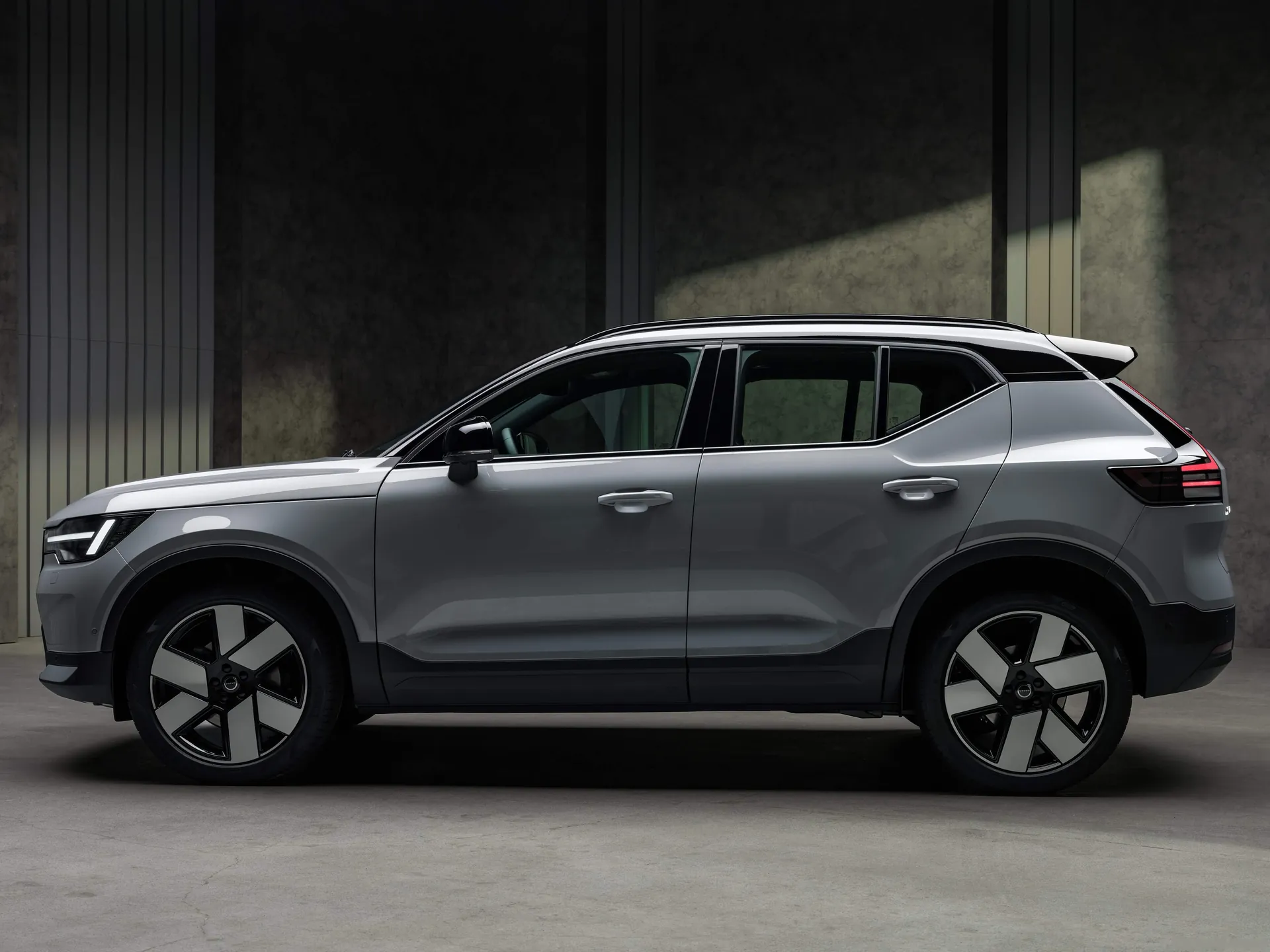 Volvo XC40 (2027) – boční profil
